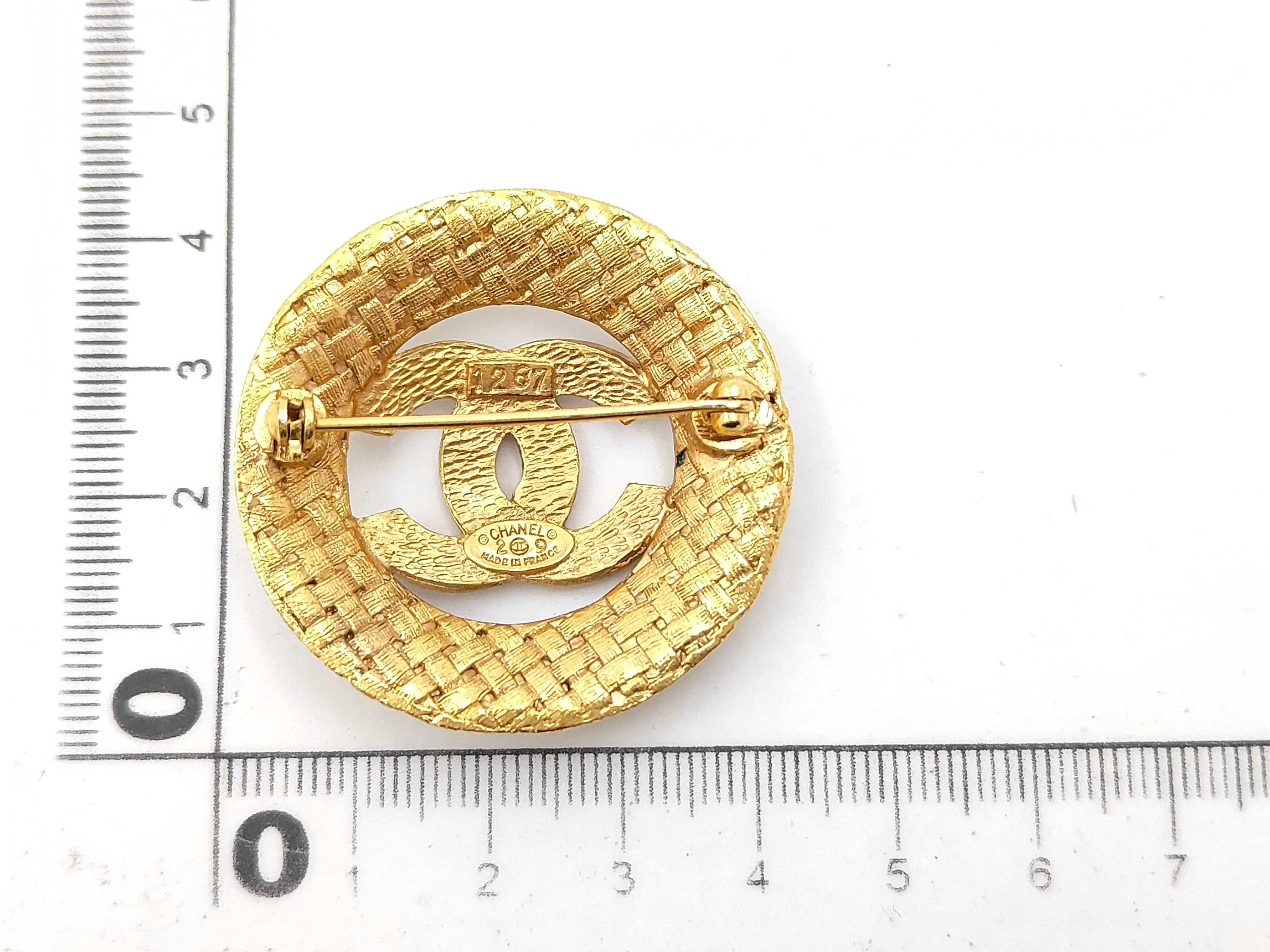 1267 2 9 GP Brooch — view 3