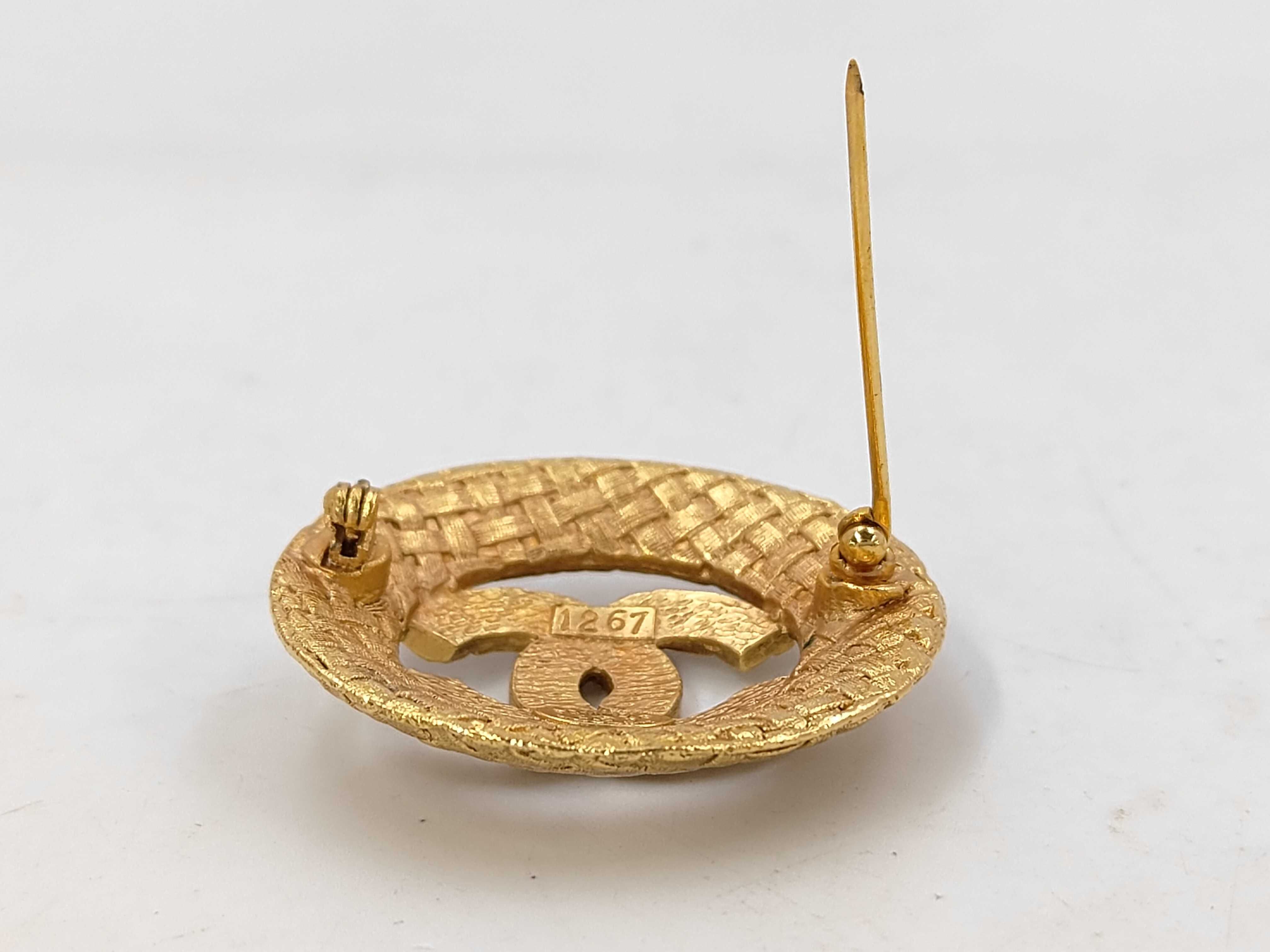 1267 2 9 GP Brooch — view 4