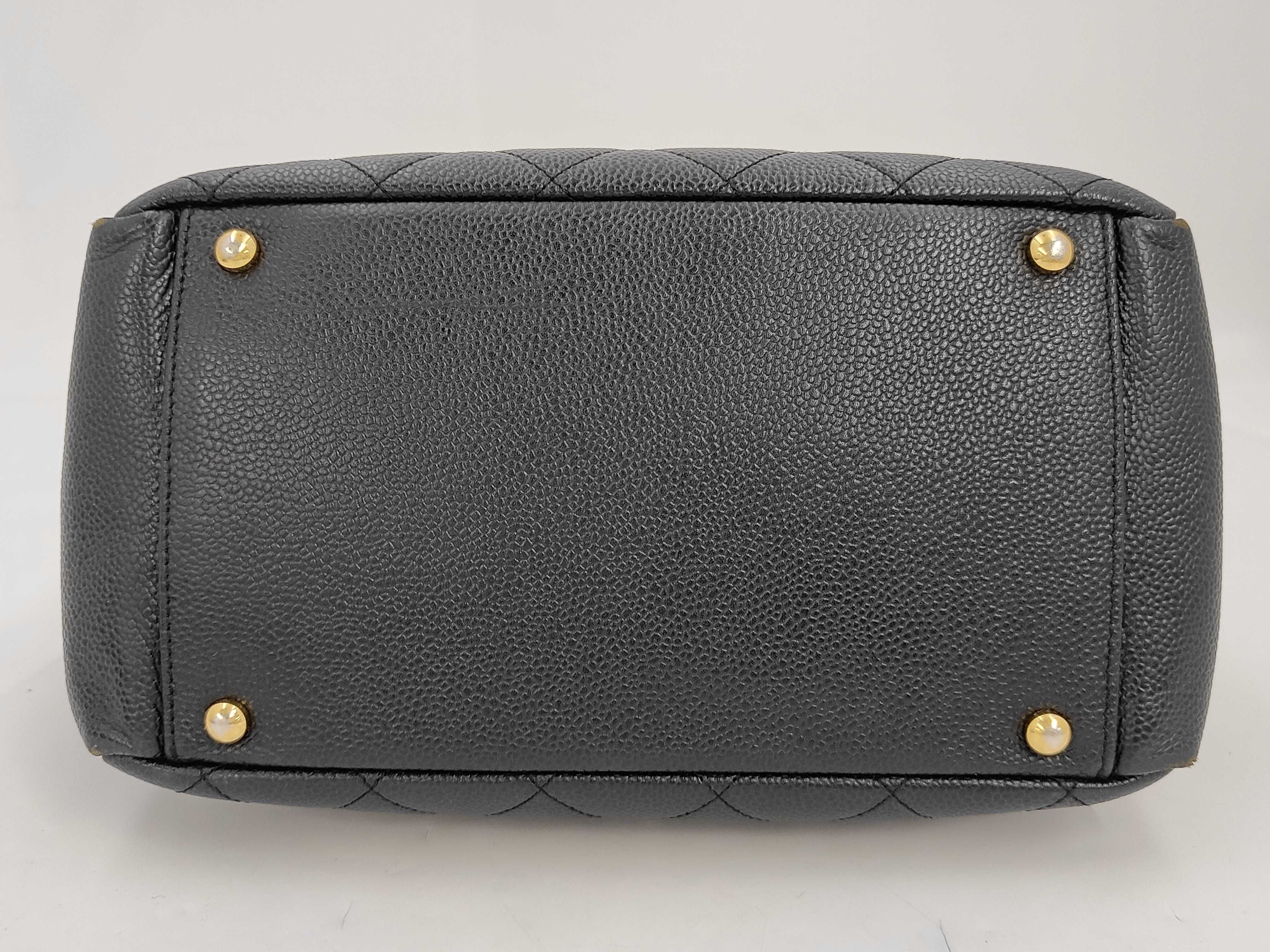 Matelassé Caviar Skin Chain Shoulder Bag (with original seal) 1912658 — view 4