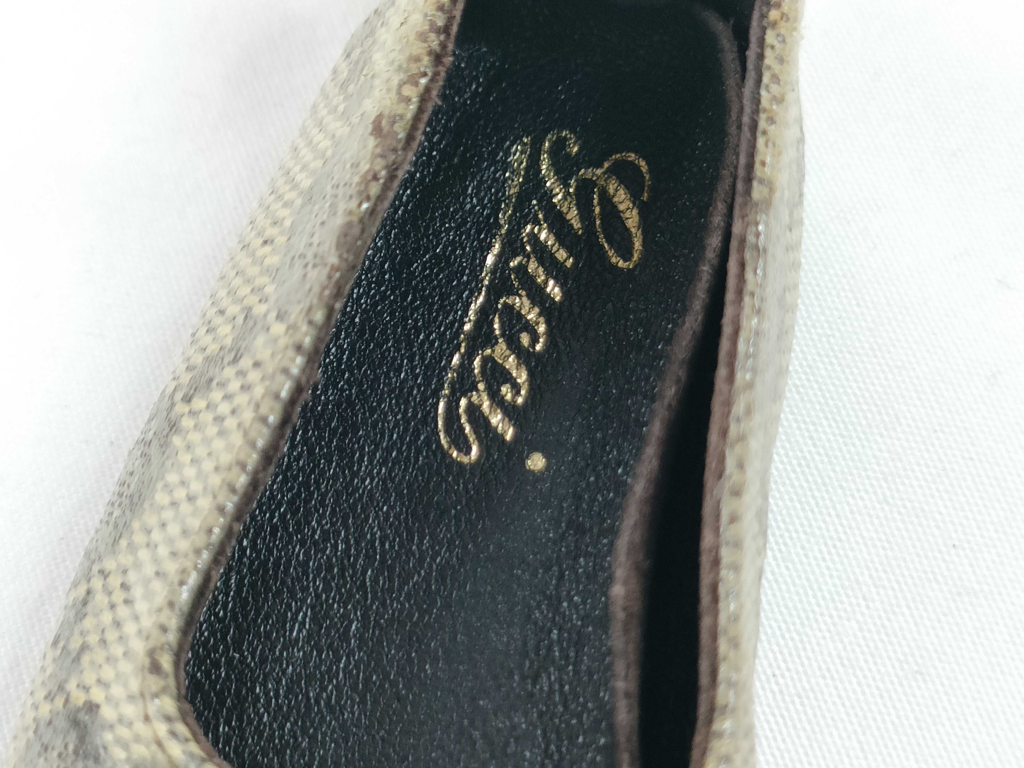 Keychain / Keyring / PVC Key Case & Keychain — view 6