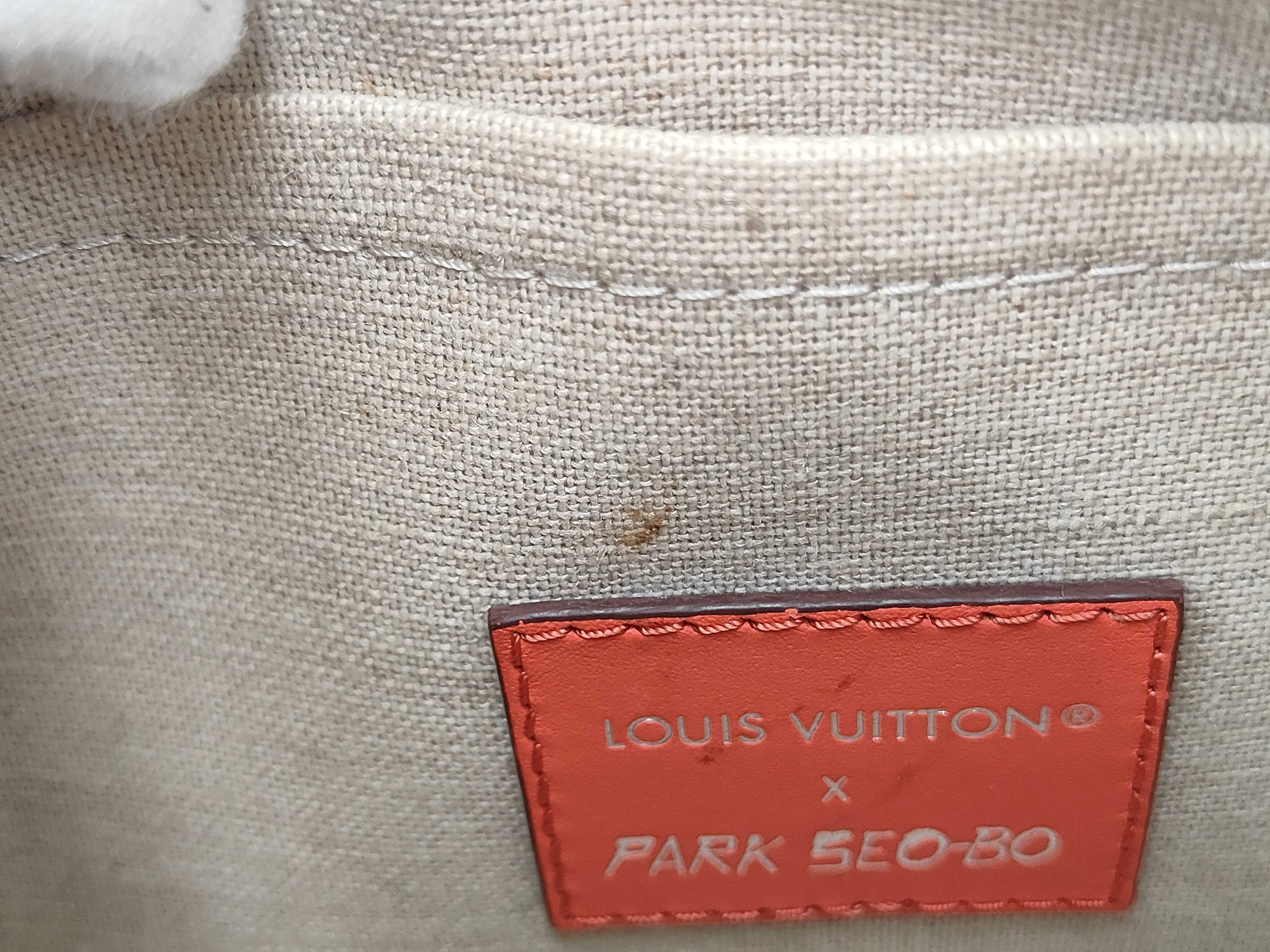 Keepall Bandoulière 25 LV x Park Seo-Bo M11588 Epi RFID Boston Bag — view 13