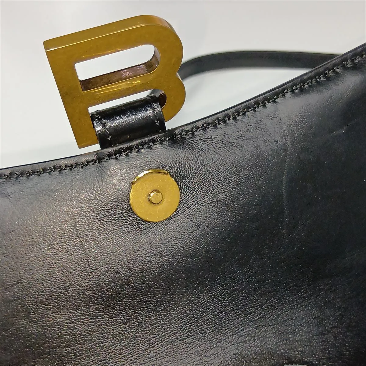 Hourglass Leather Body Bag, Black 610460 — view 12