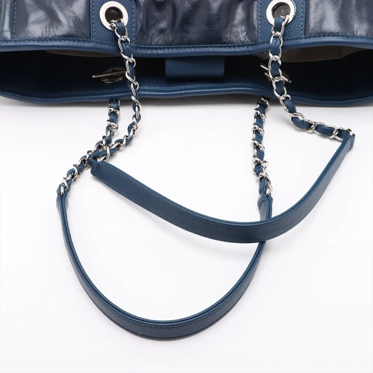 Deauville MM Vintage Calf Chain Tote Bag Navy Silver Hardware 22199727 22nd Series — view 5