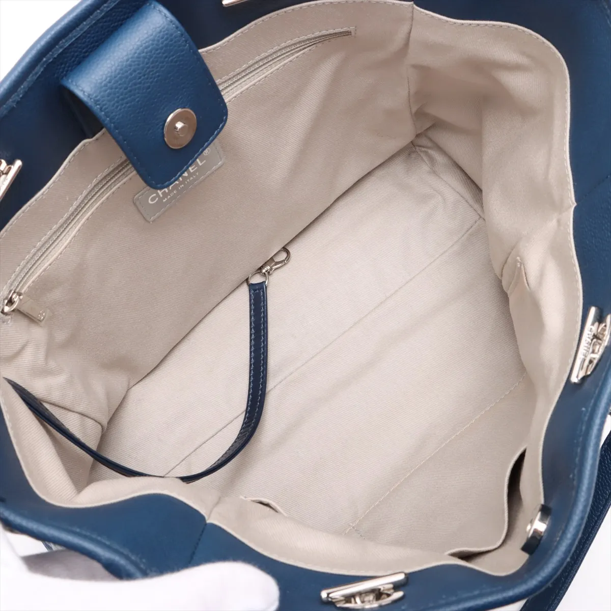 Deauville MM Vintage Calf Chain Tote Bag Navy Silver Hardware 22199727 22nd Series — view 7