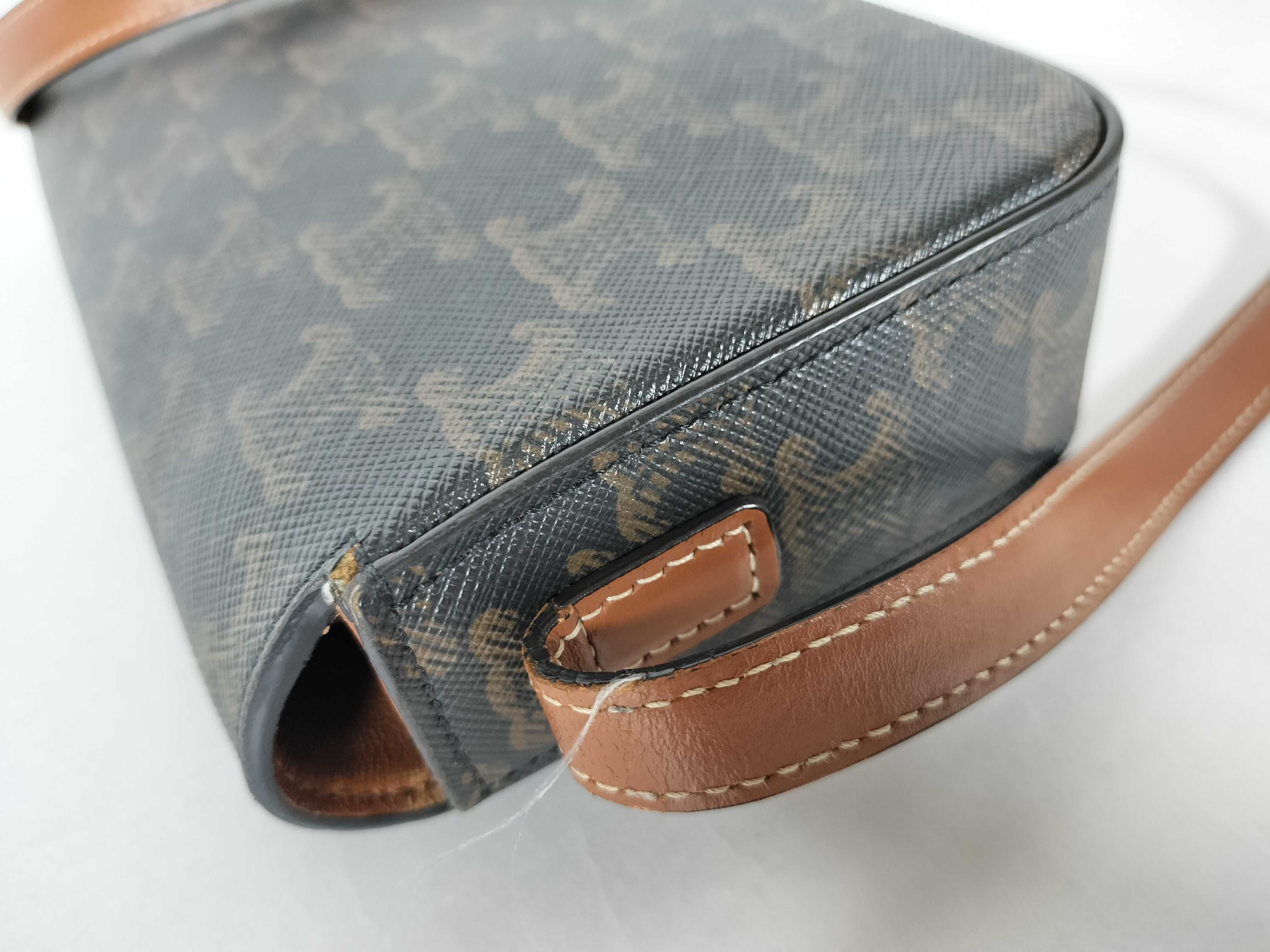Claude Triomphe Gold Shoulder Bag — view 5