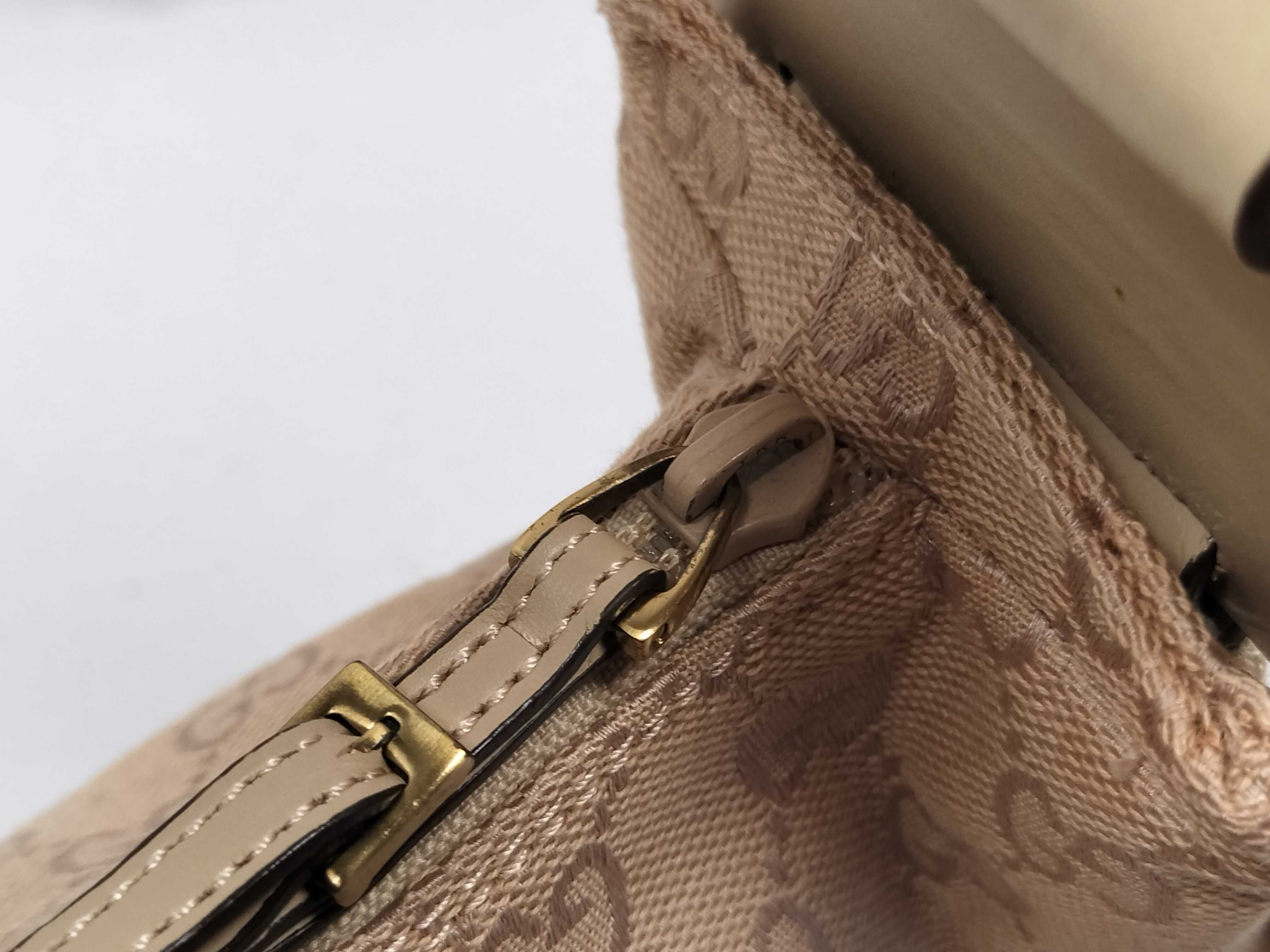 GG Canvas One-Shoulder Bag — view 9