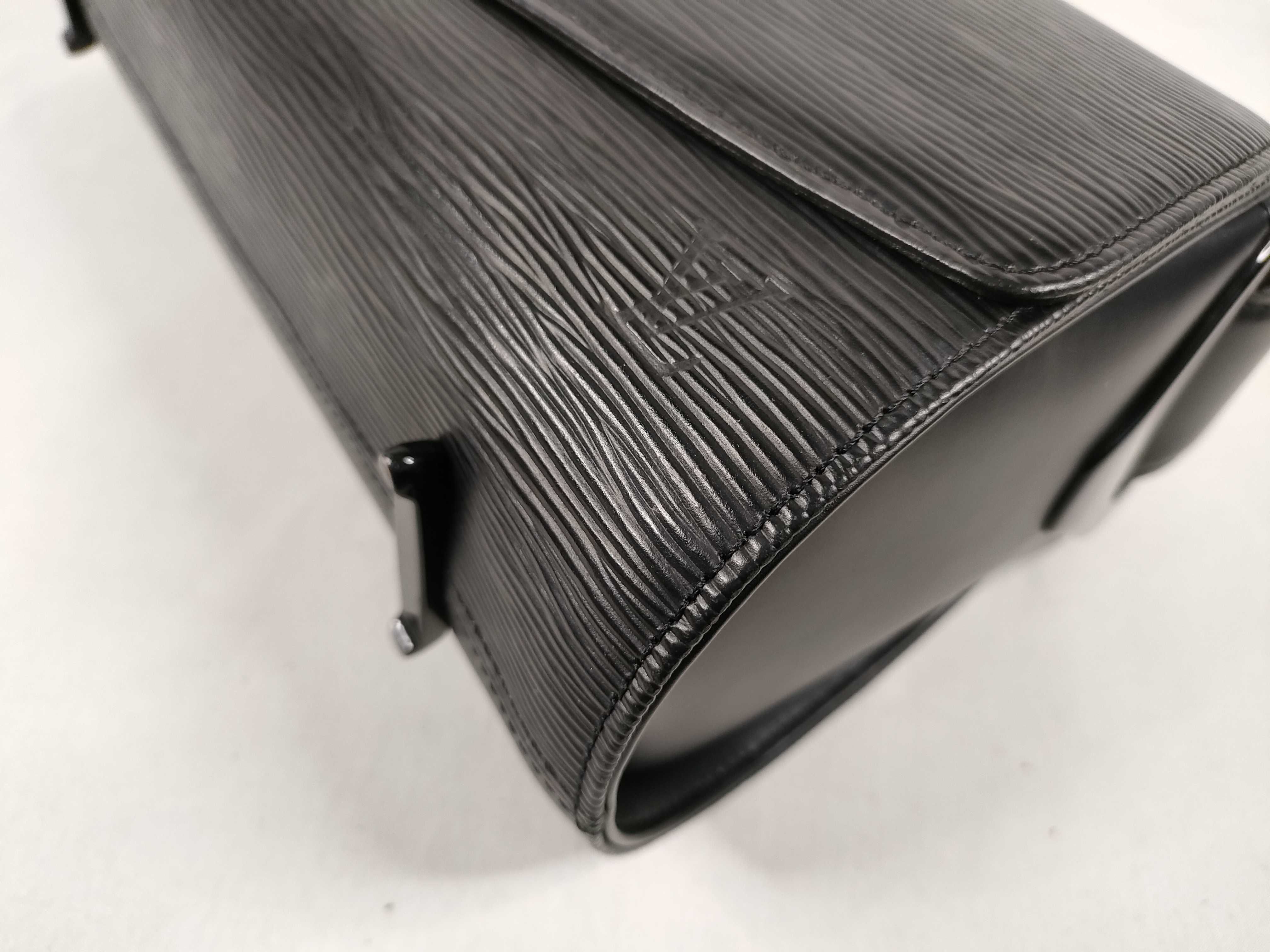 Epi Nocturne GM M52172 Shoulder Bag — view 6