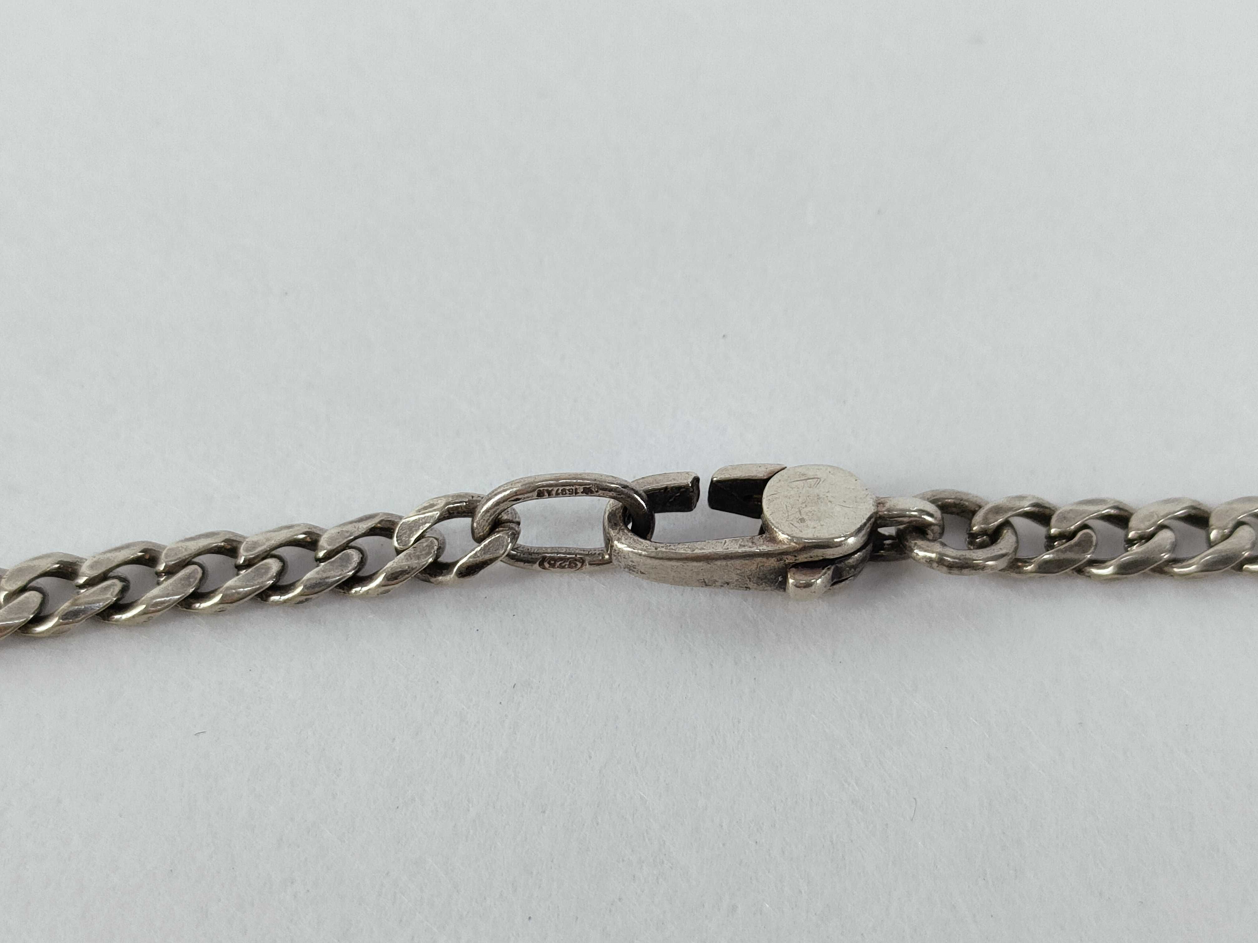 (Gucci) trademark hexagon logo sterling silver 925 necklace. — view 4