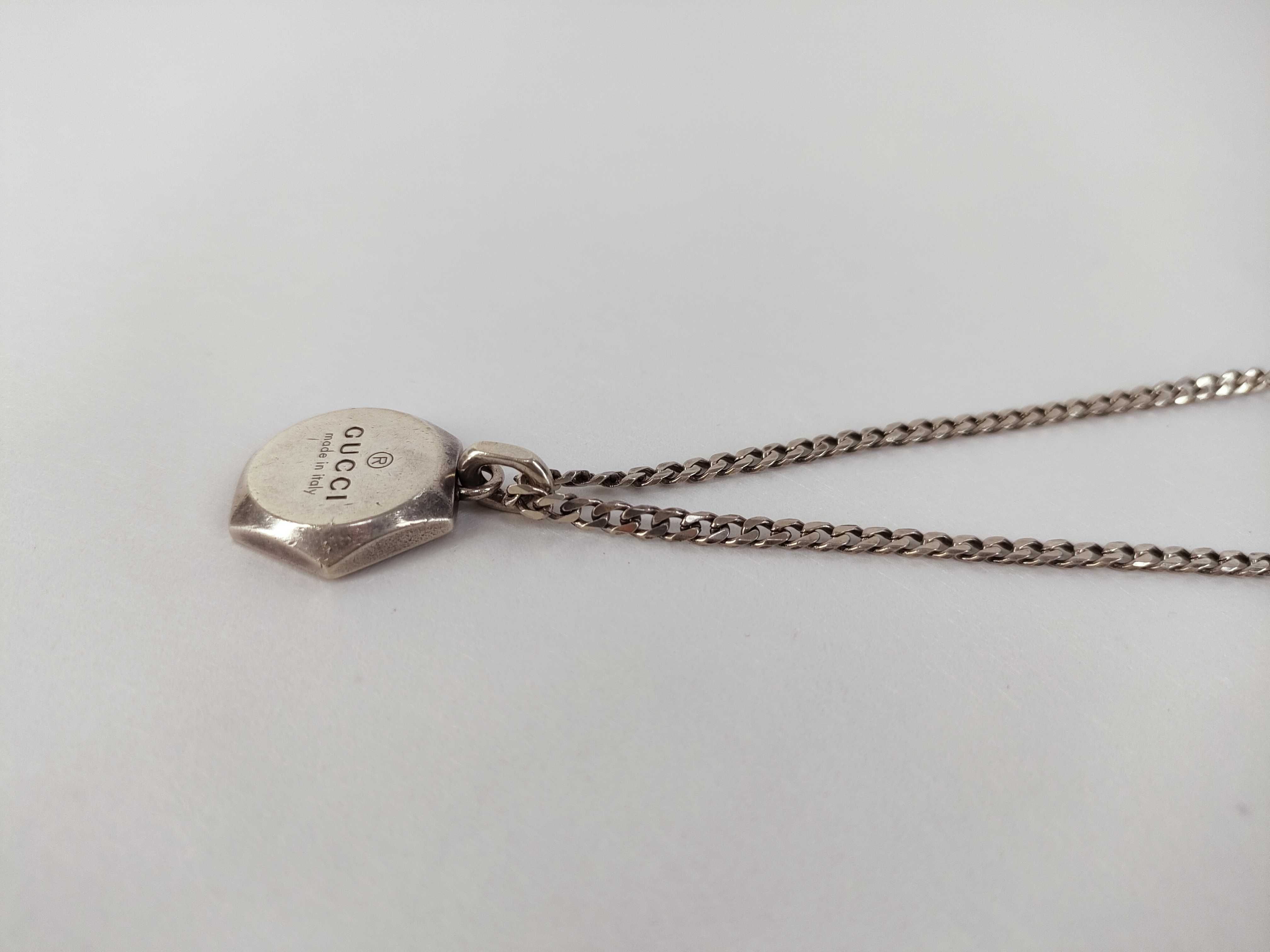 (Gucci) trademark hexagon logo sterling silver 925 necklace. — view 7