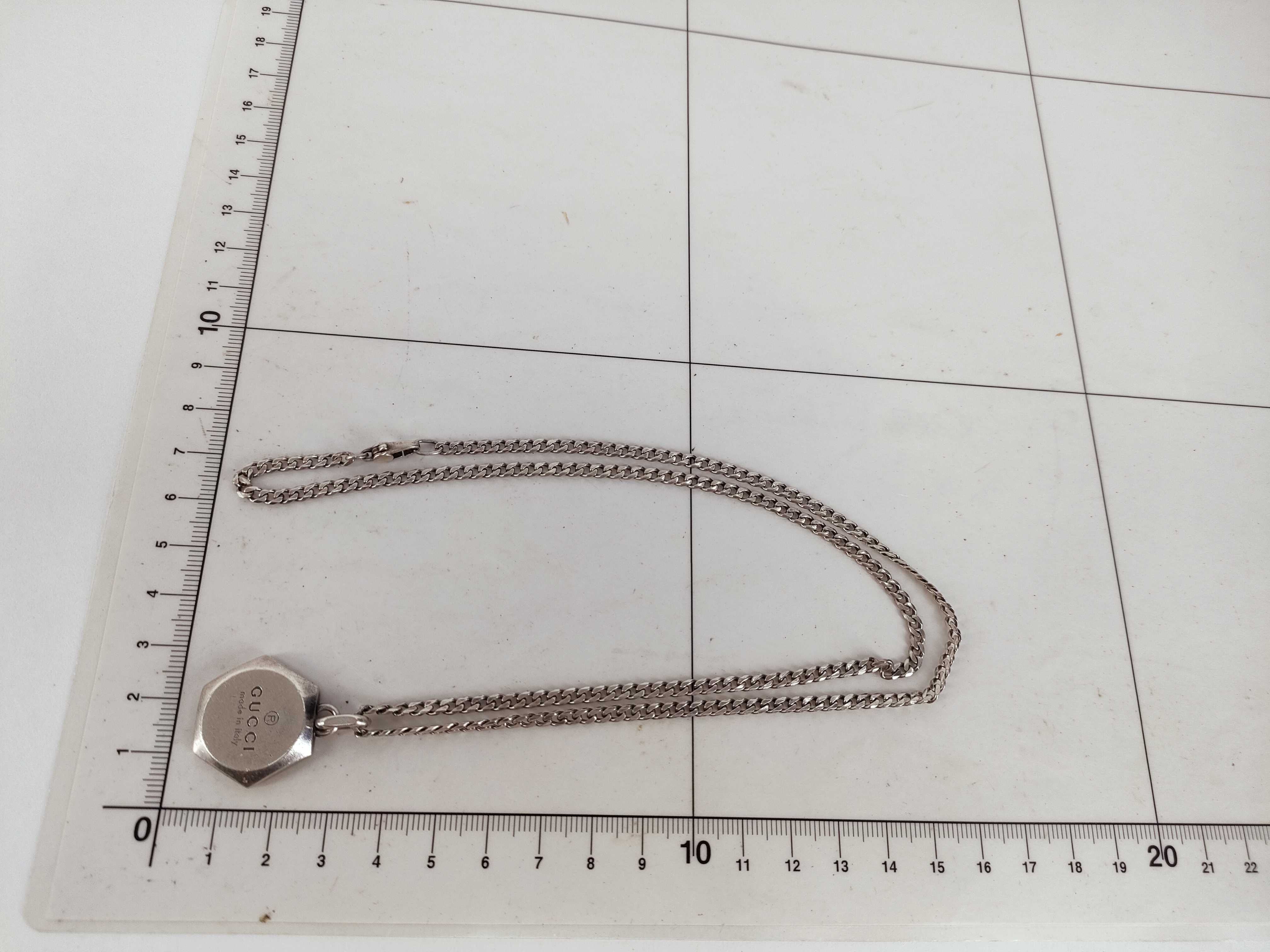 (Gucci) trademark hexagon logo sterling silver 925 necklace. — view 10