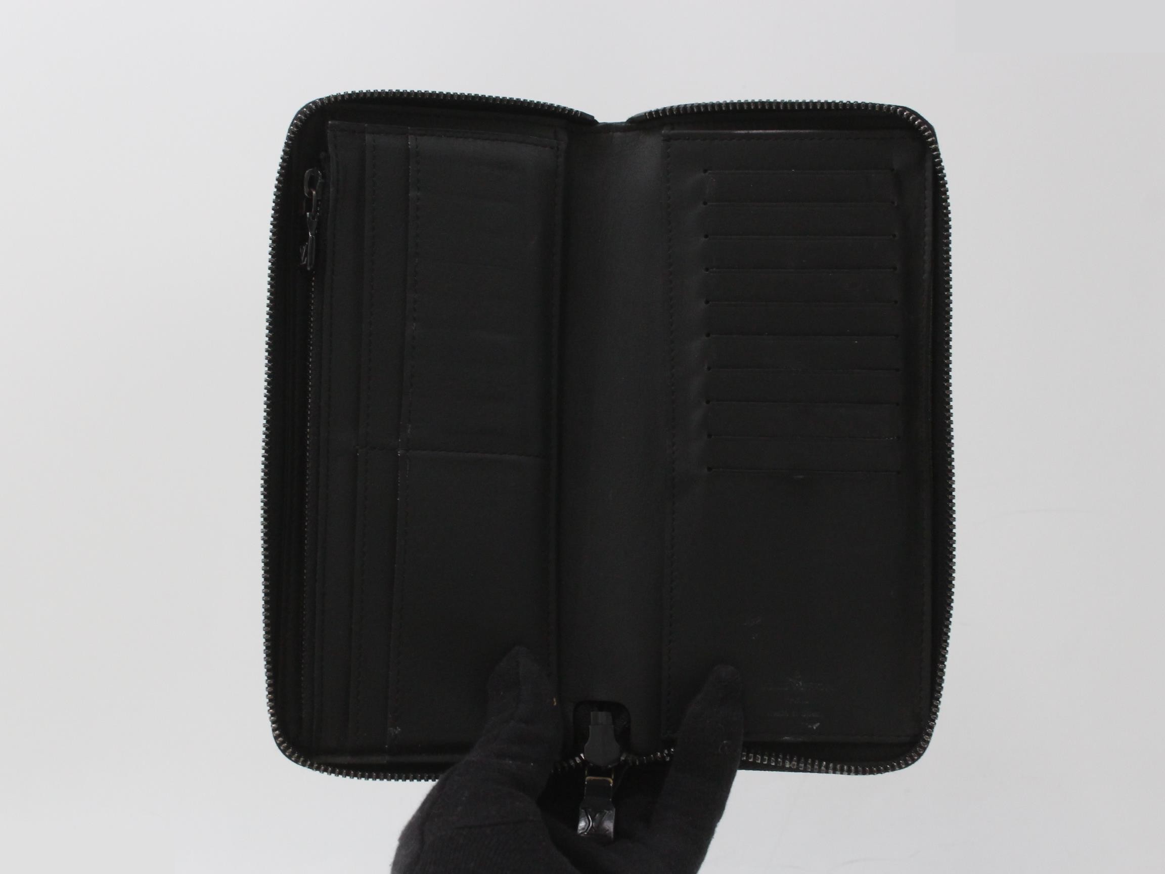 Zippy Wallet Vertical Monogram Shadow — view 4