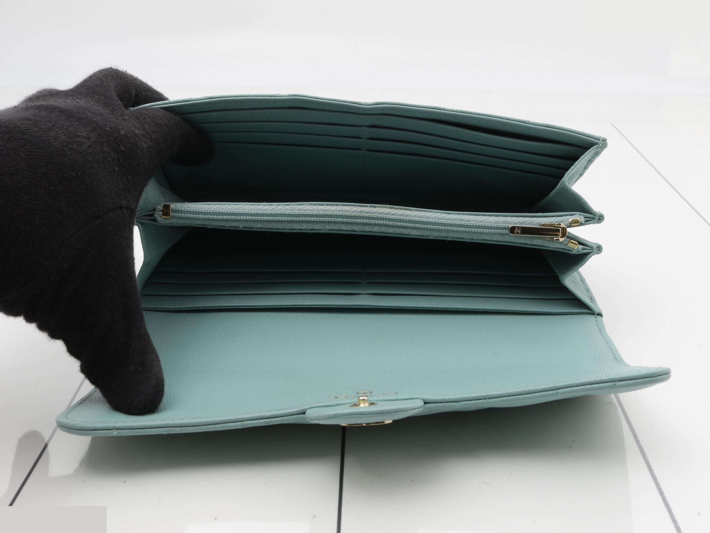 Caviar leather (bag) and wallet, green — view 4