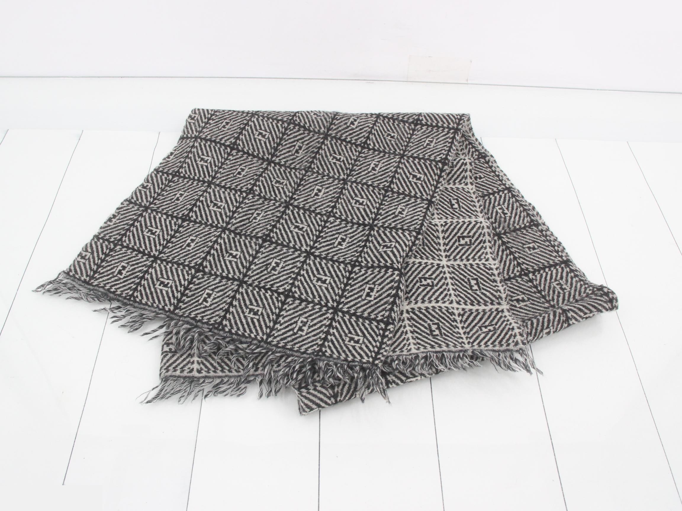 ZUCCA scarf with tag — view 3