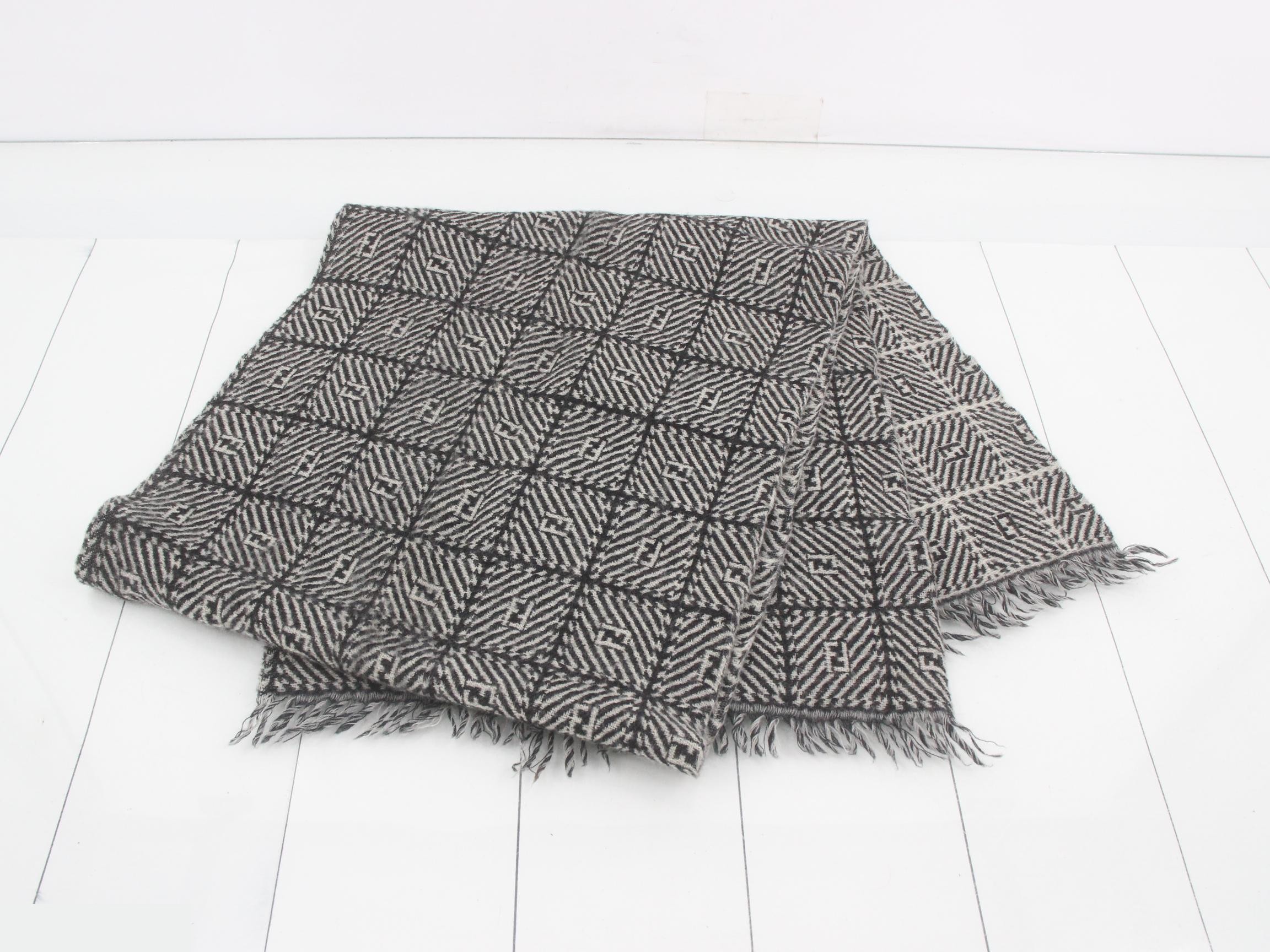 ZUCCA scarf with tag — view 4