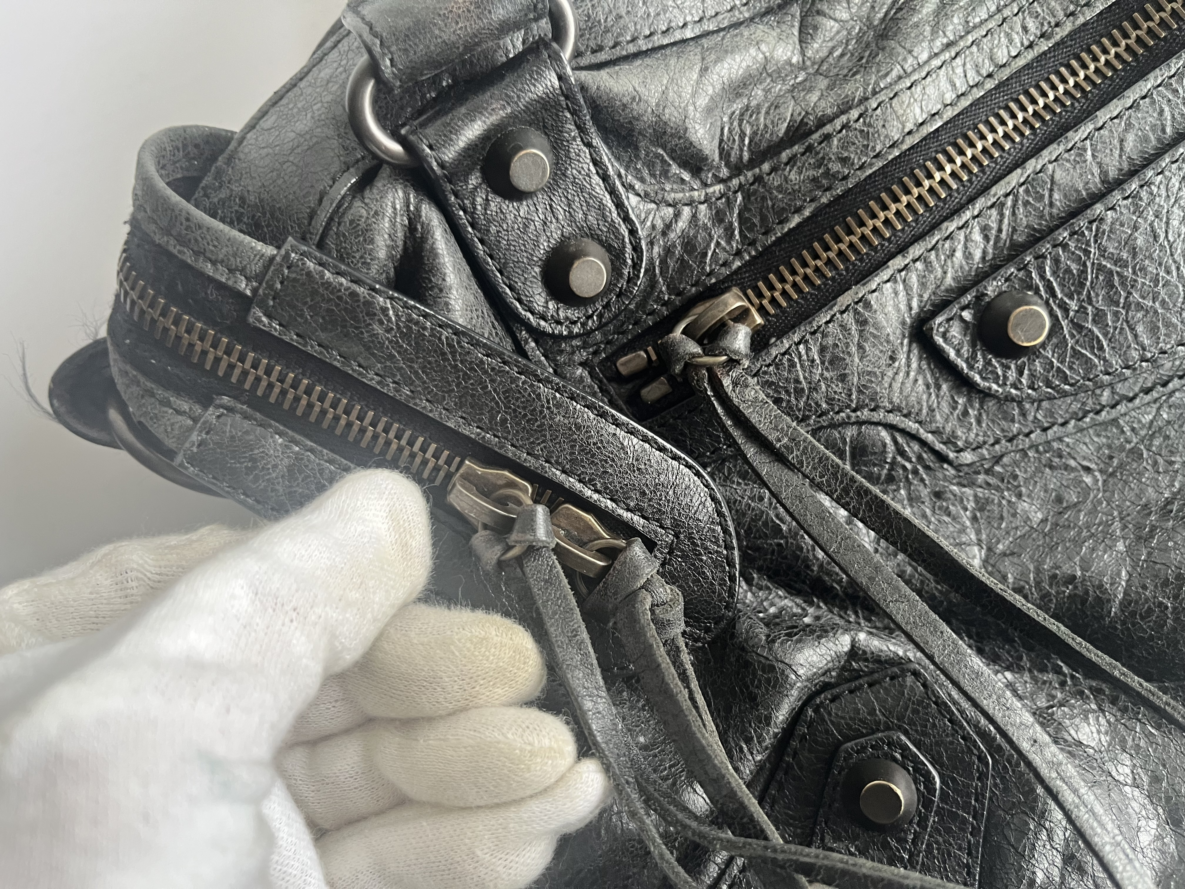 The First City Black Shoulder Bag with Mirror and Shoulder Strap — view 13