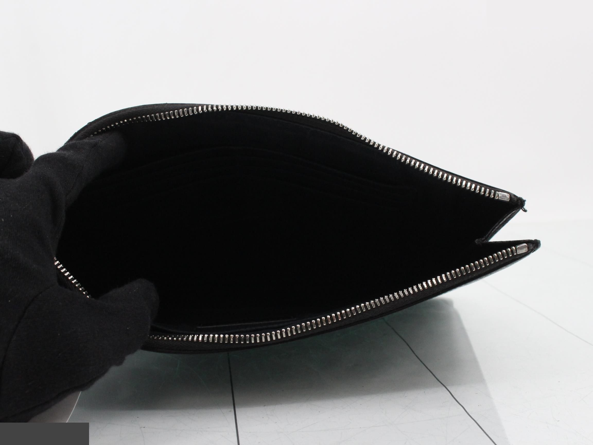 clutch — view 4