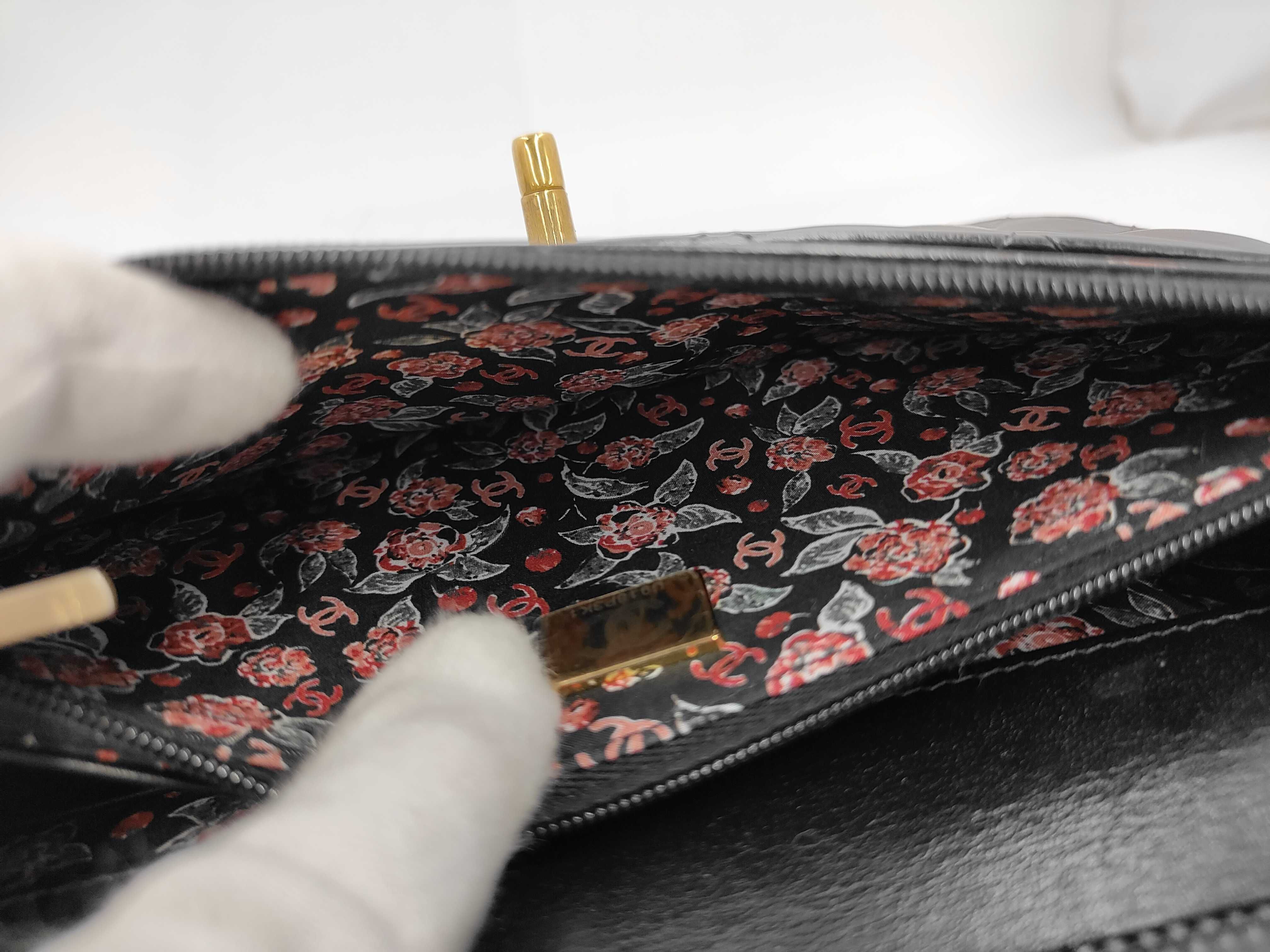 Matelassé Chain Wallet WOC Black Lambskin Coco Mark Gold Hardware Shoulder Bag — view 11