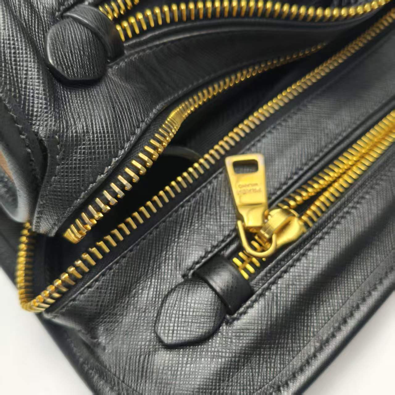 【*Shipped from: China*】PRADA Leather Handbag — view 11