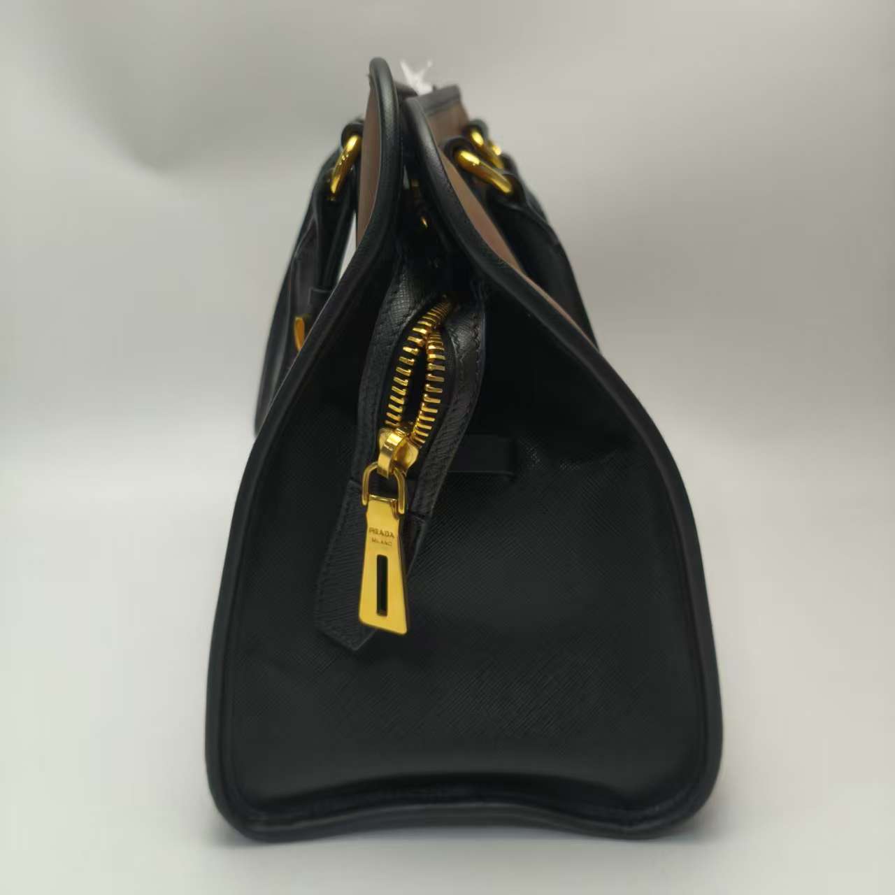 【*Shipped from: China*】PRADA Leather Handbag — view 3