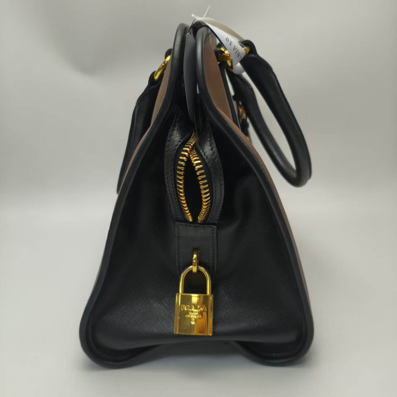 【*Shipped from: China*】PRADA Leather Handbag — view 4