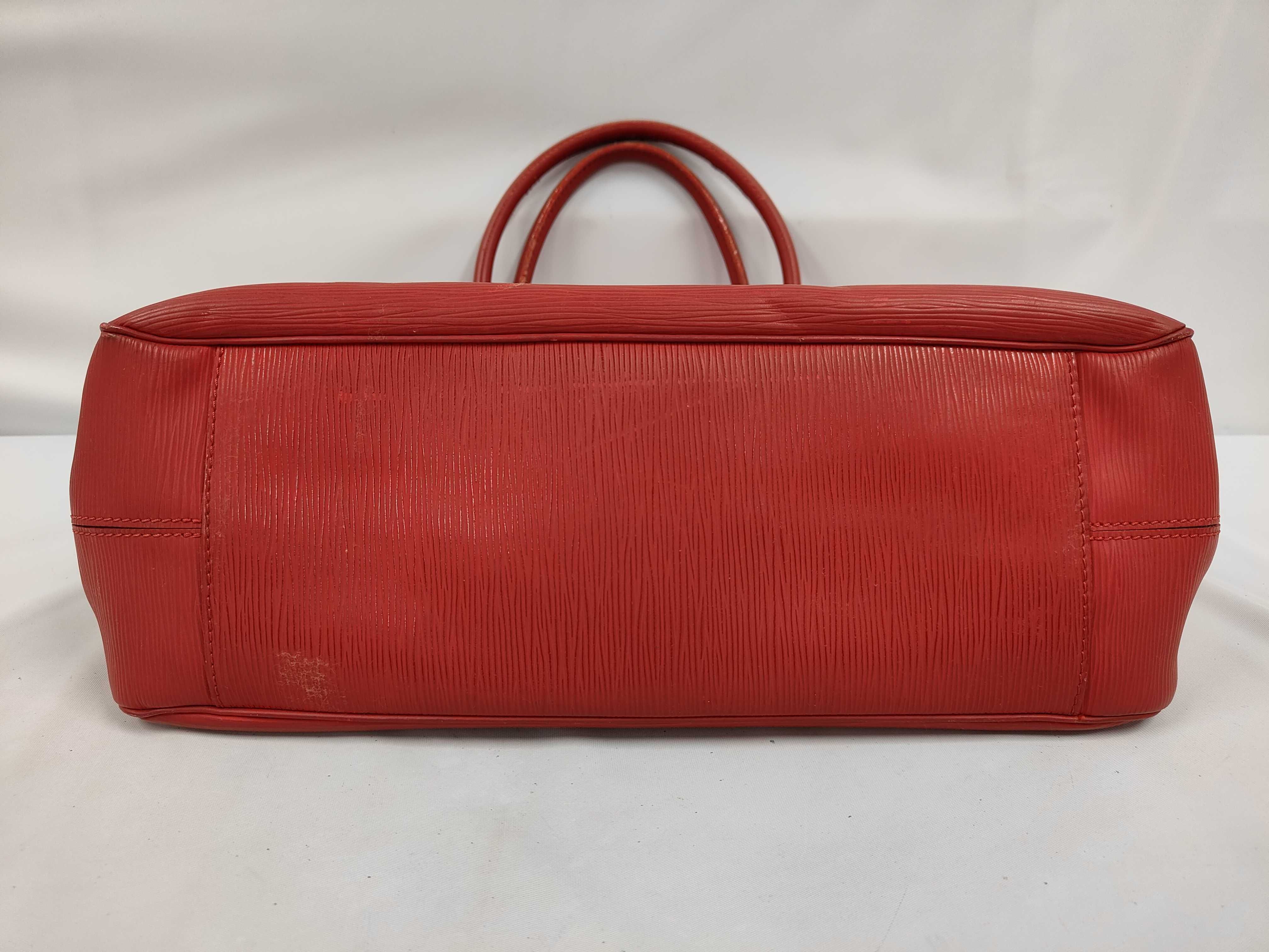 Passy PM Handbag Epi Red M5926E AN0026 Handbag — view 3