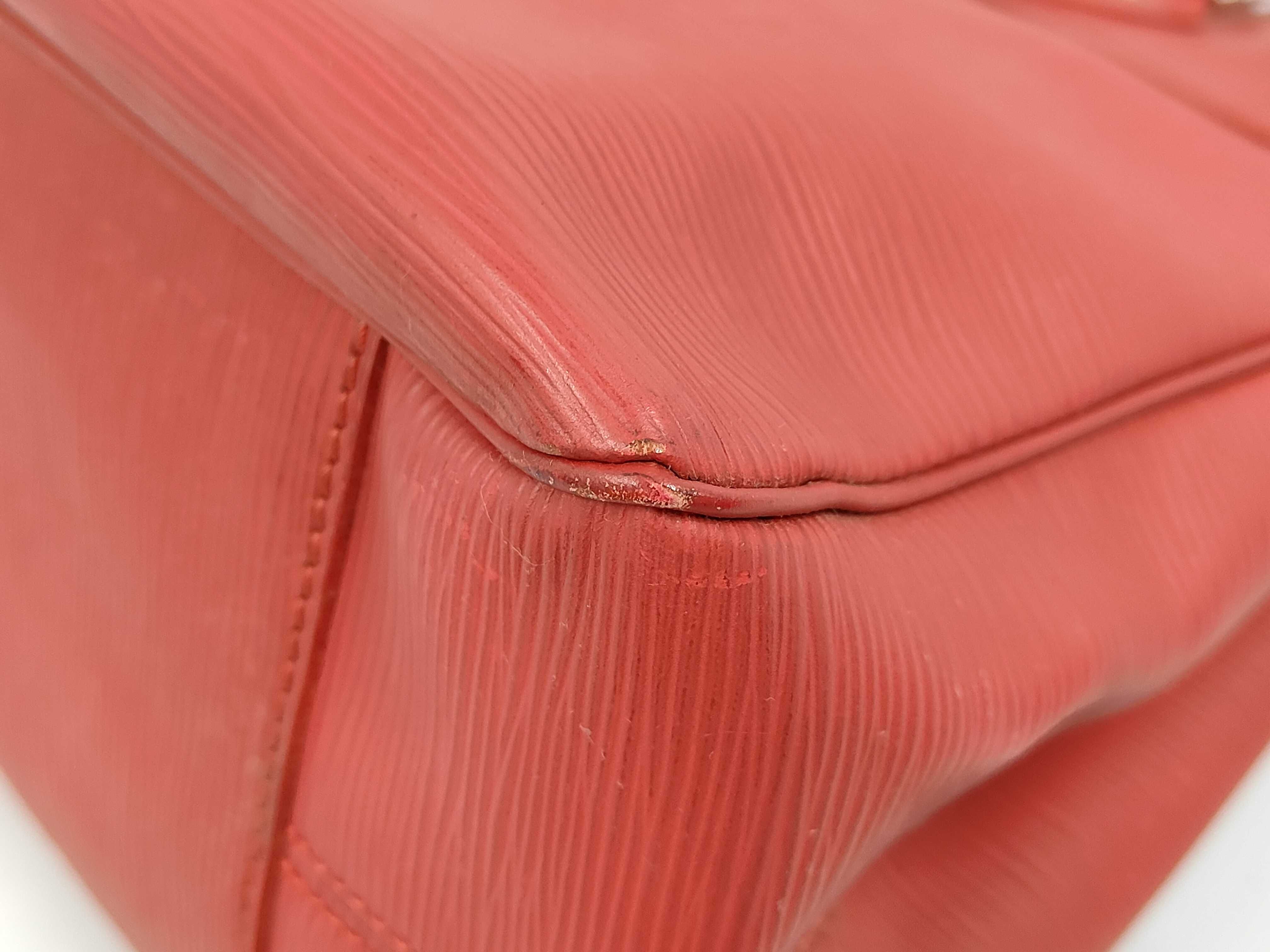 Passy PM Handbag Epi Red M5926E AN0026 Handbag — view 4