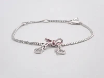 Other items in the line: Precious metal bracelets and bangles (metal), wrist circumference approximately 19.5 cm.