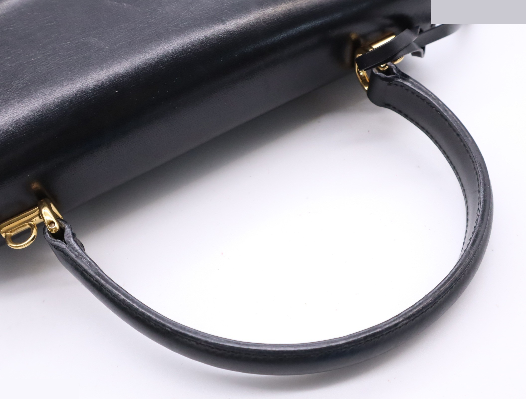 Leather Lady Lock handbag with clochette and 2 keys, black with gold hardware. — view 6