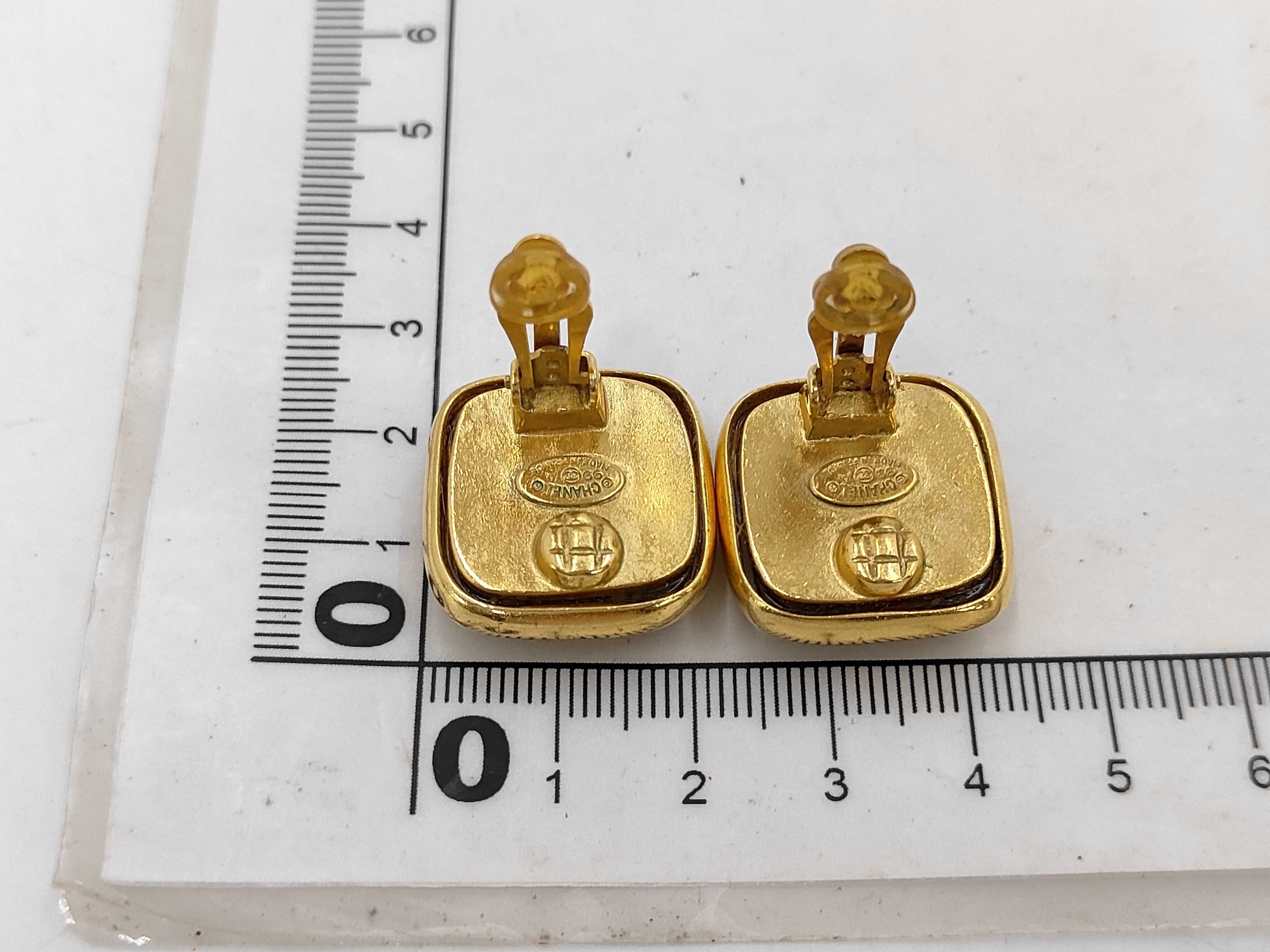 Stone Coco Mark 99A Gripoix Earrings — view 2
