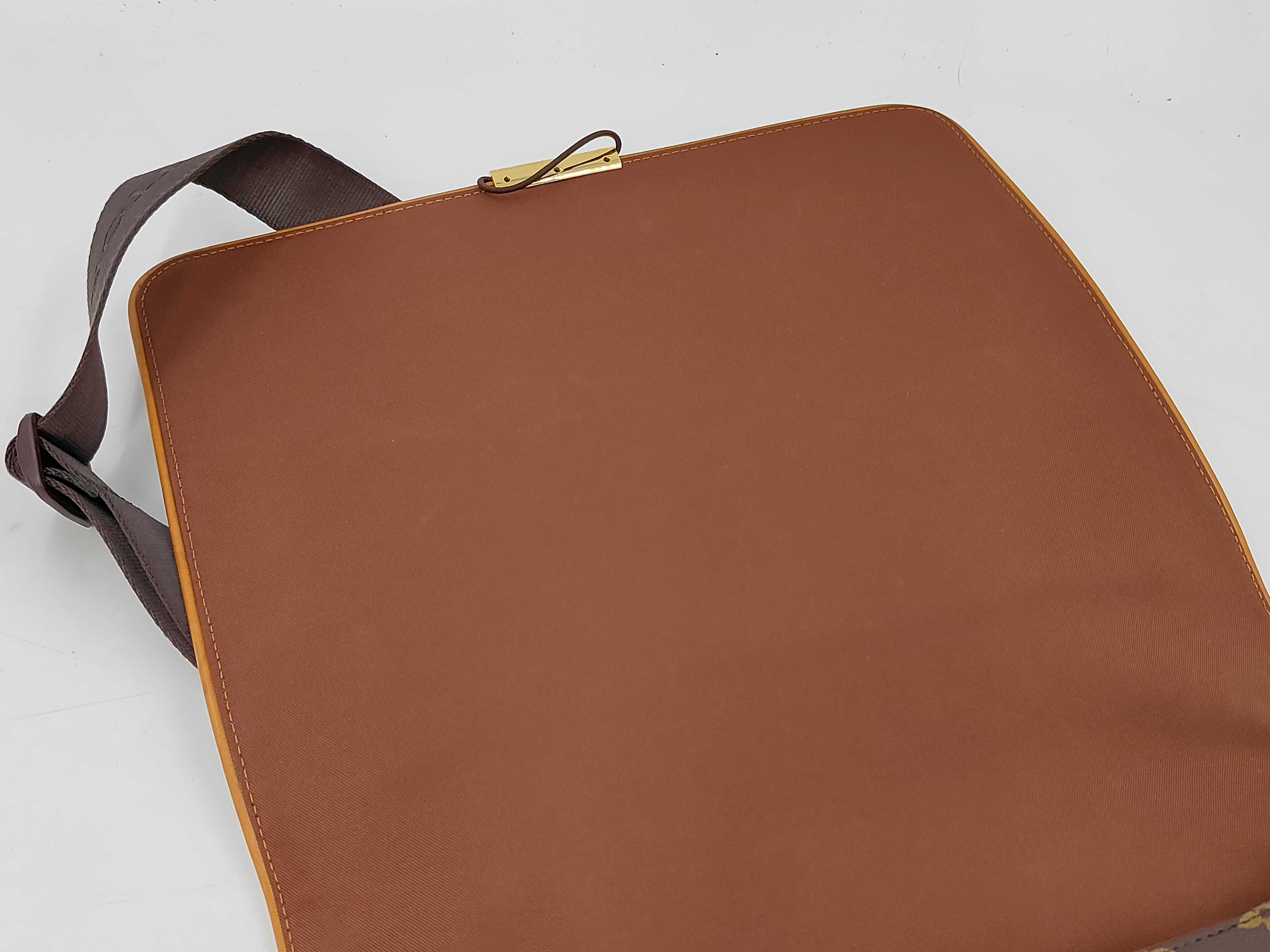 Abbesses Shoulder Bag Monogram M45257 Shoulder Bag — view 10