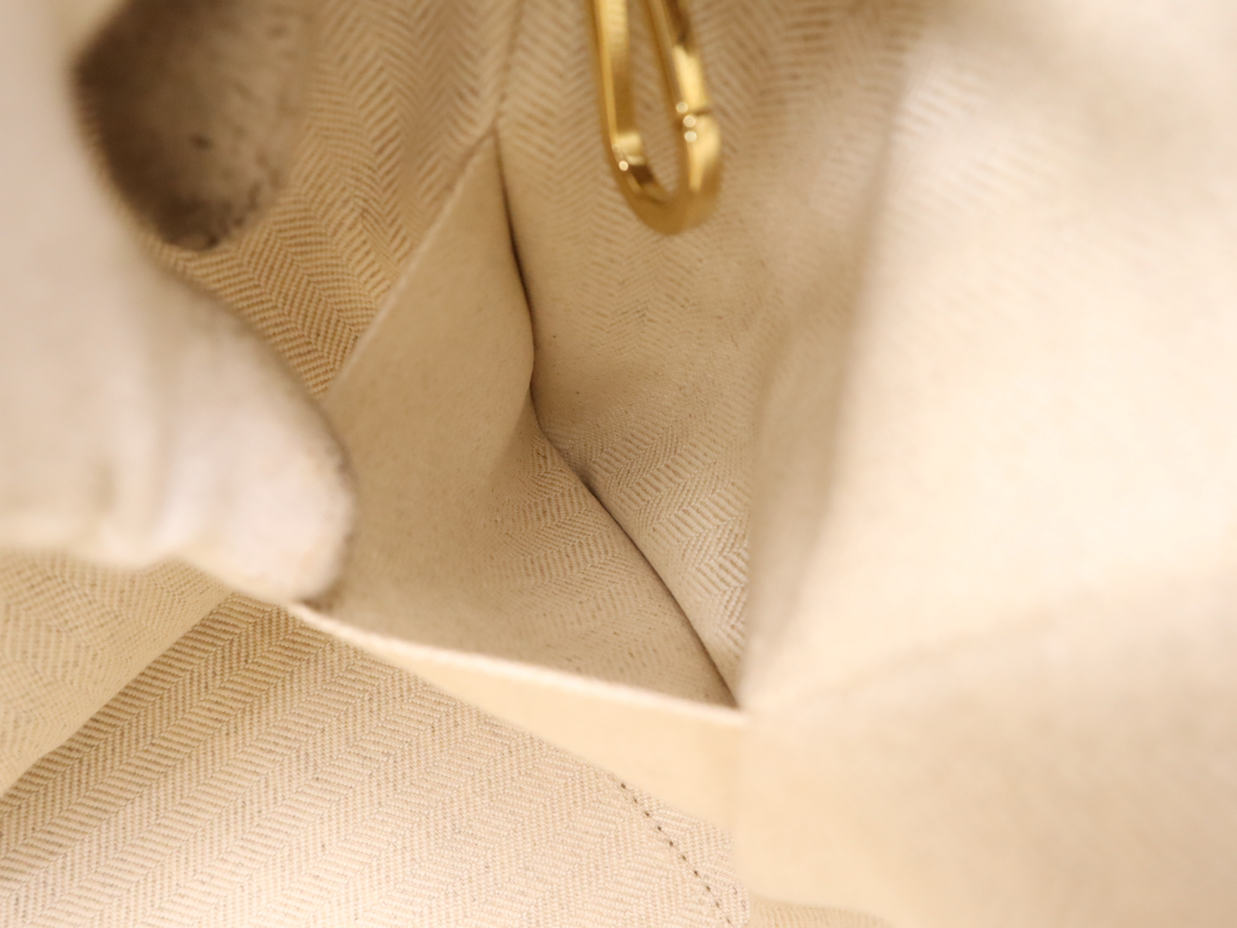 Leather Hammock Small Beige Handbag with Shoulder Strap — view 12