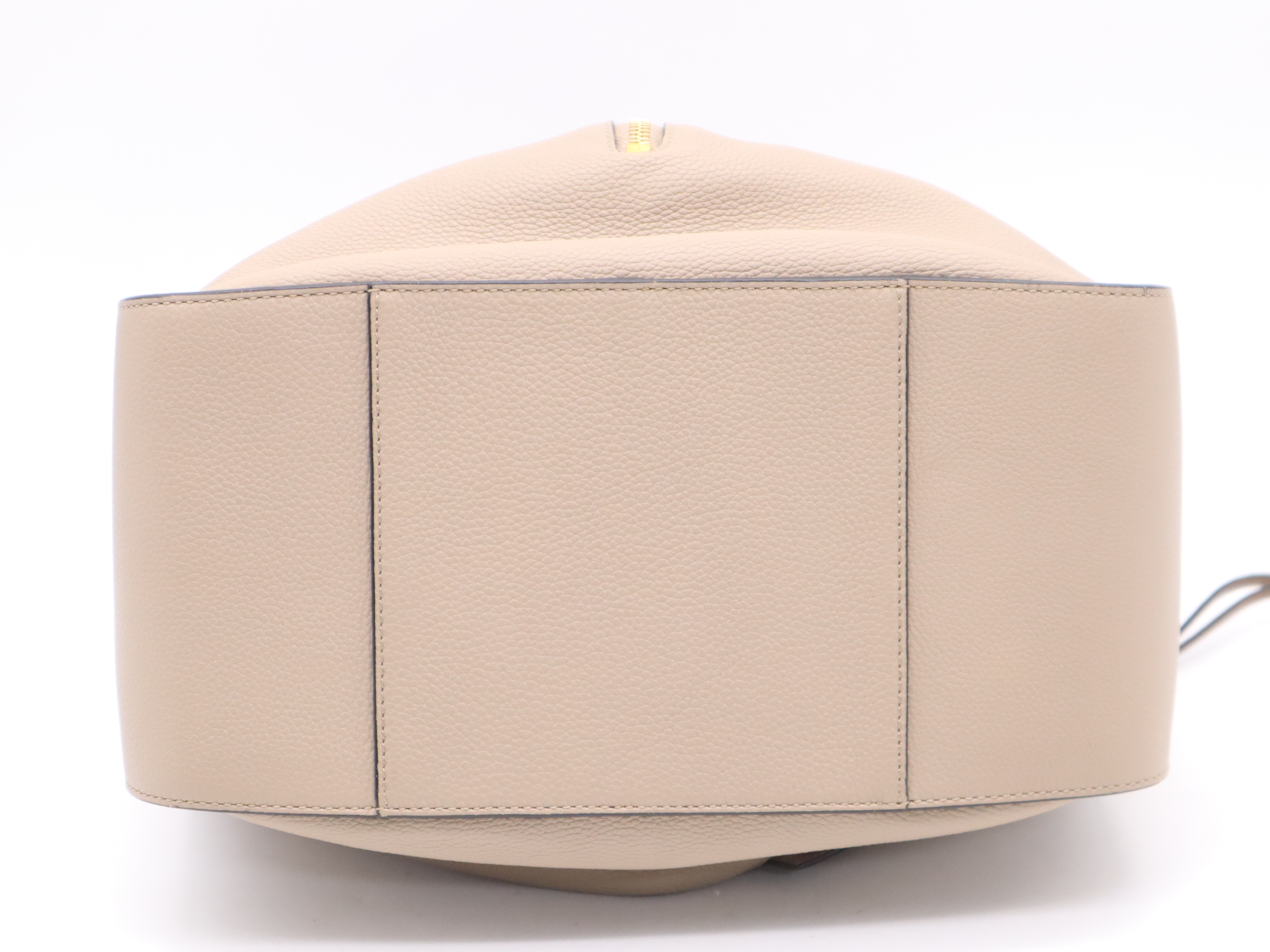 Leather Hammock Small Beige Handbag with Shoulder Strap — view 4