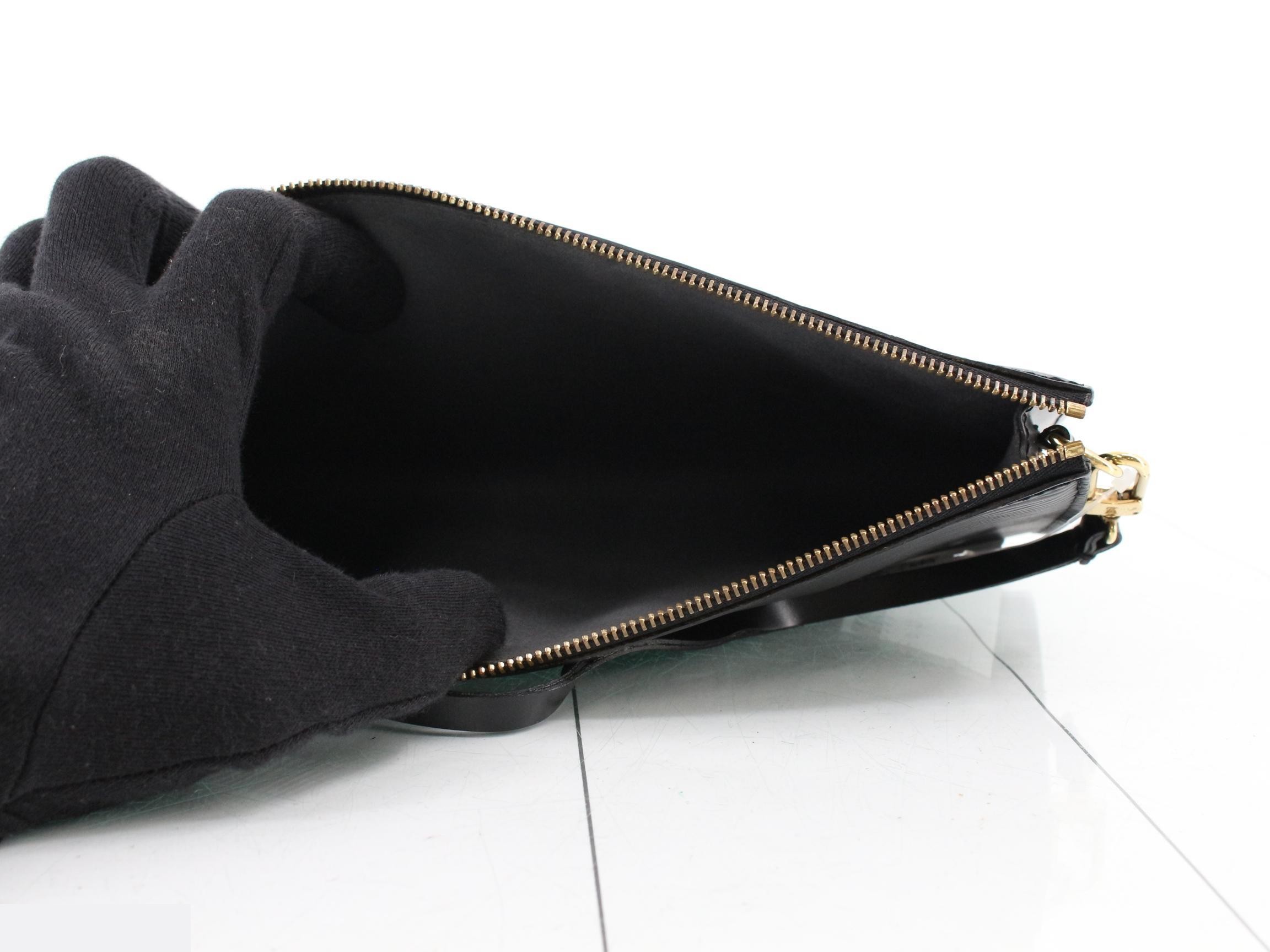 M52942 Epi Pochette Accessoires Noir Accessory Pouch — view 4