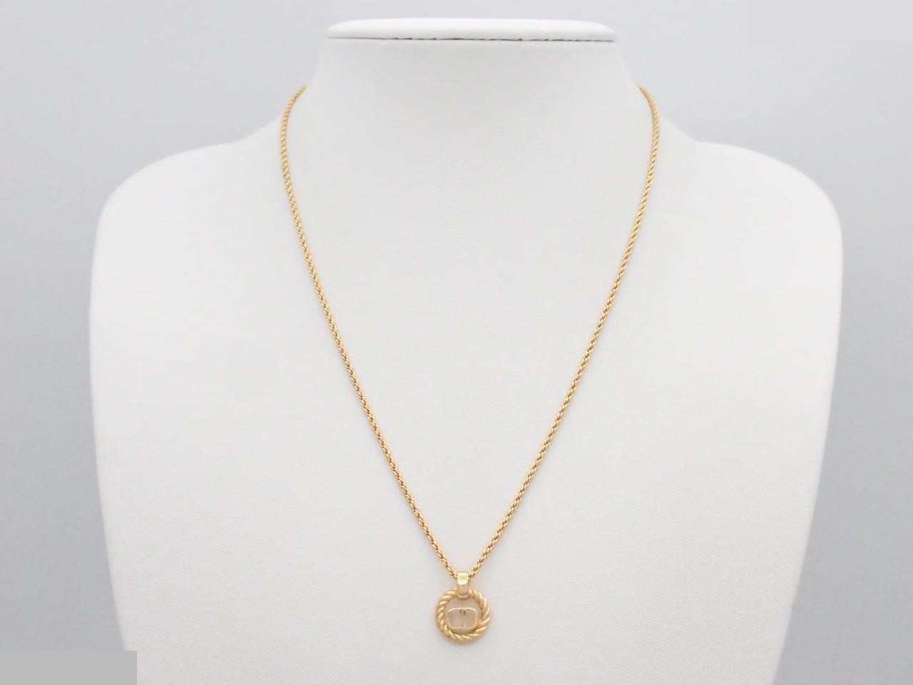 Other lines: Precious metals, necklaces, pendants — view 3