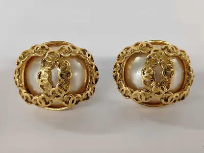 Coco Mark Gold Pearl Earrings