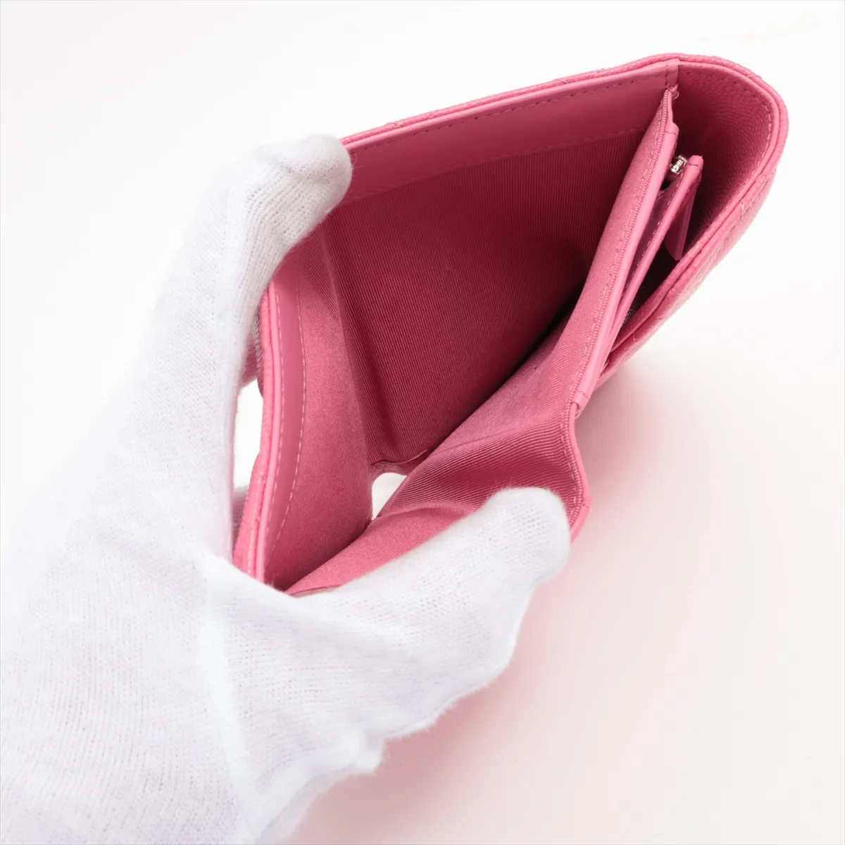 Matelasse caviar skin compact wallet pink silver hardware 26855606 — view 5