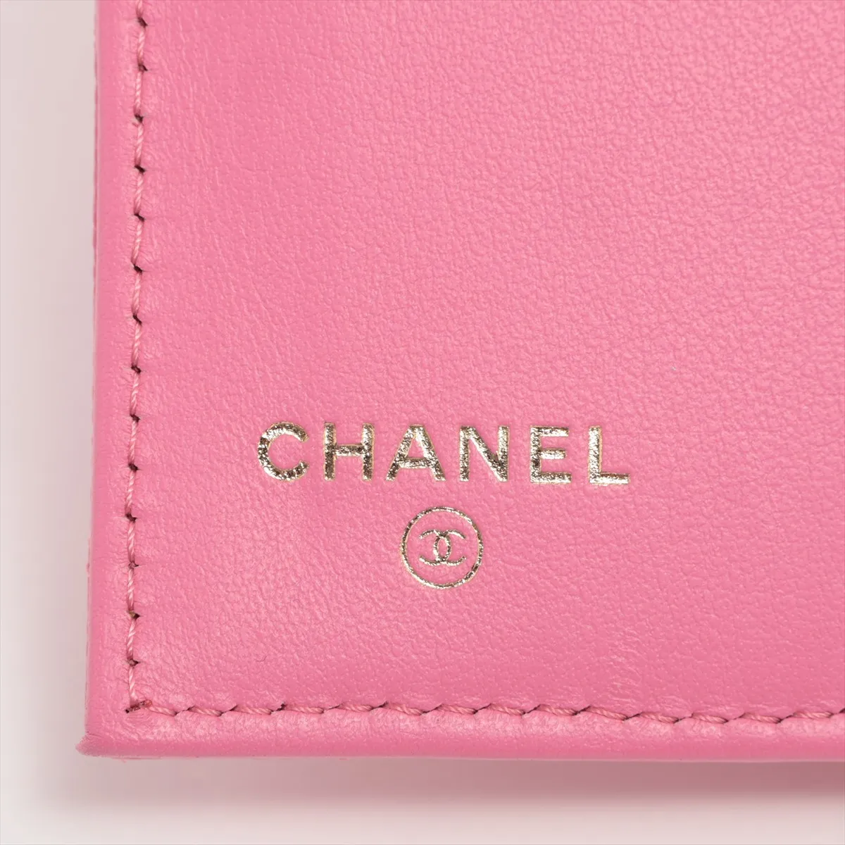 Matelasse caviar skin compact wallet pink silver hardware 26855606 — view 7