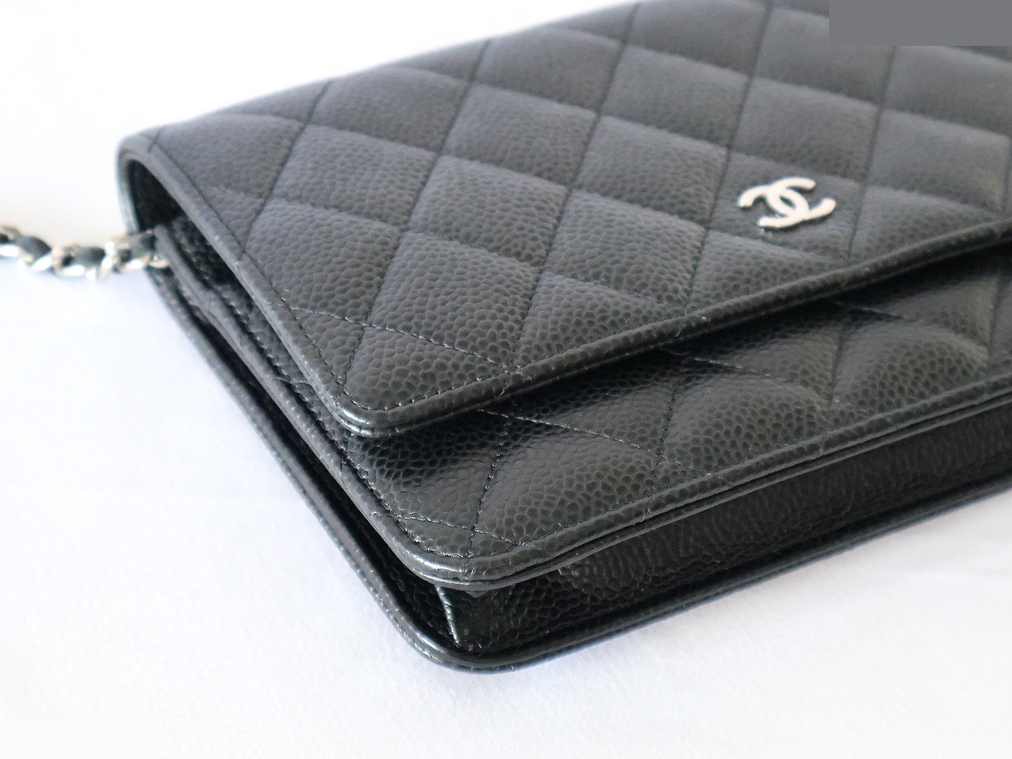 Caviar leather matelassé chain wallet shoulder bag, black — view 3