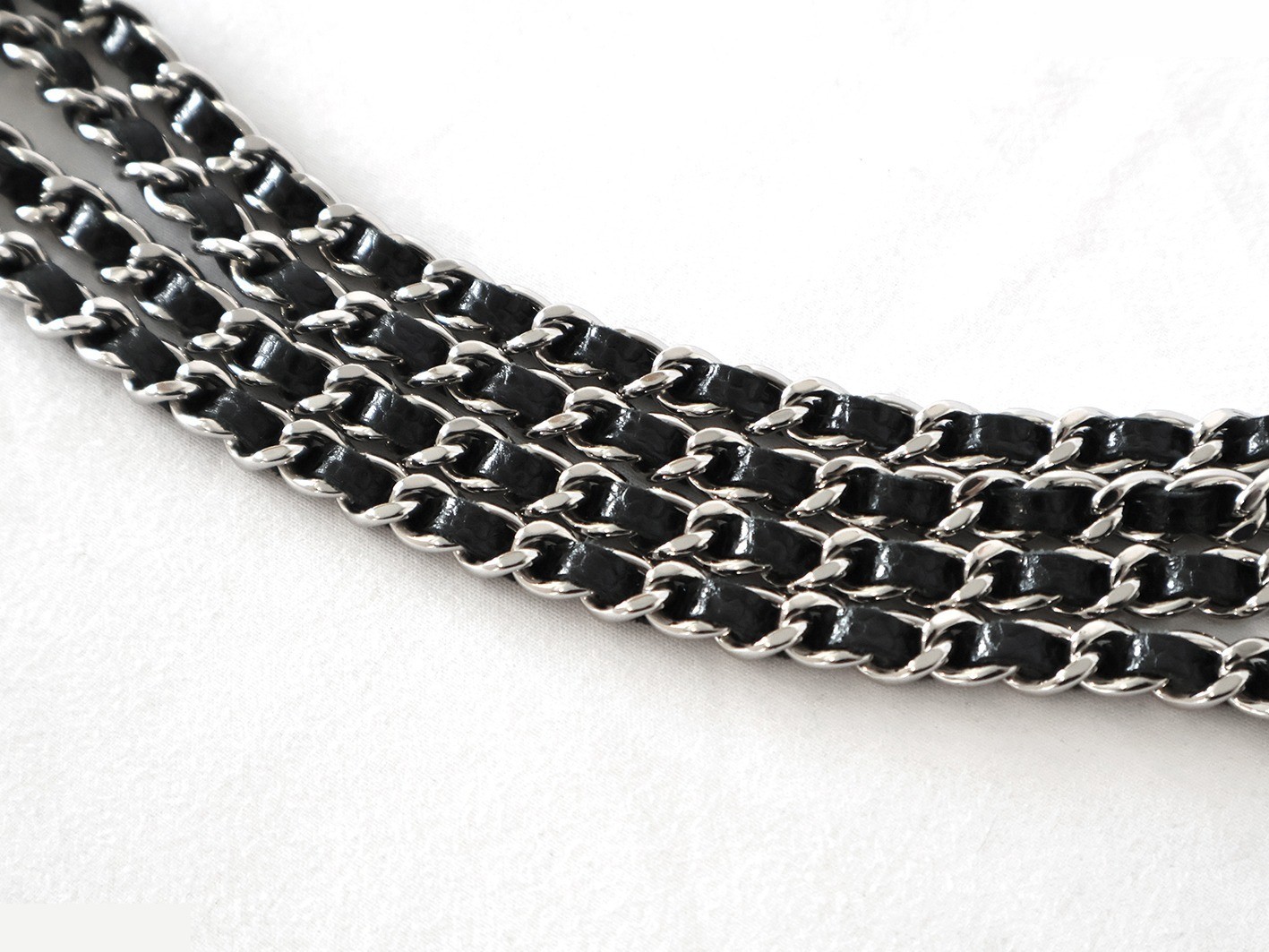 Caviar leather matelassé chain wallet shoulder bag, black — view 9