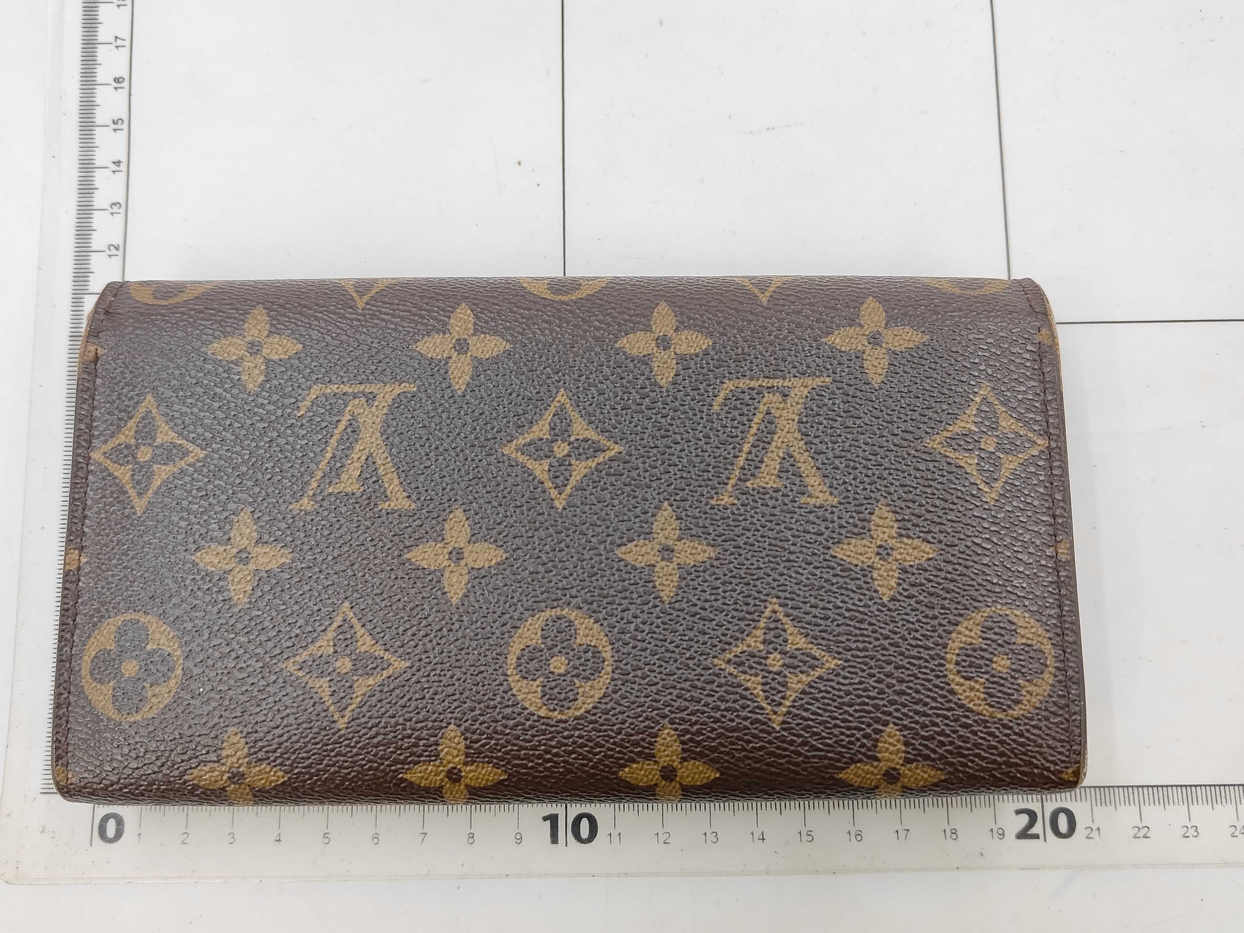 Monogram Portefeuille Sarah Trunk Lock CA2143 Wallet — view 2