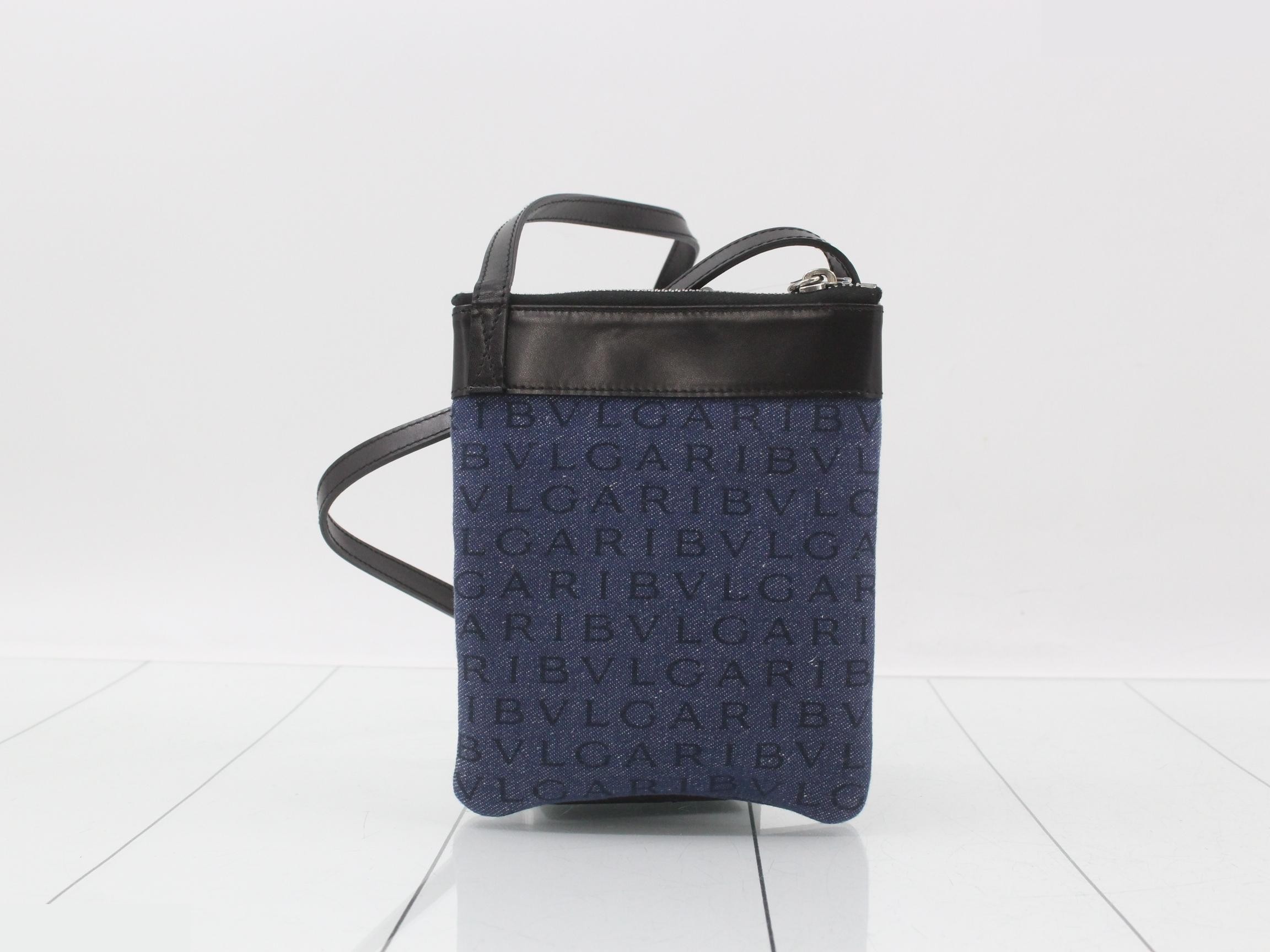 Logo Mania (Bag) - Shoulder Bag — view 2
