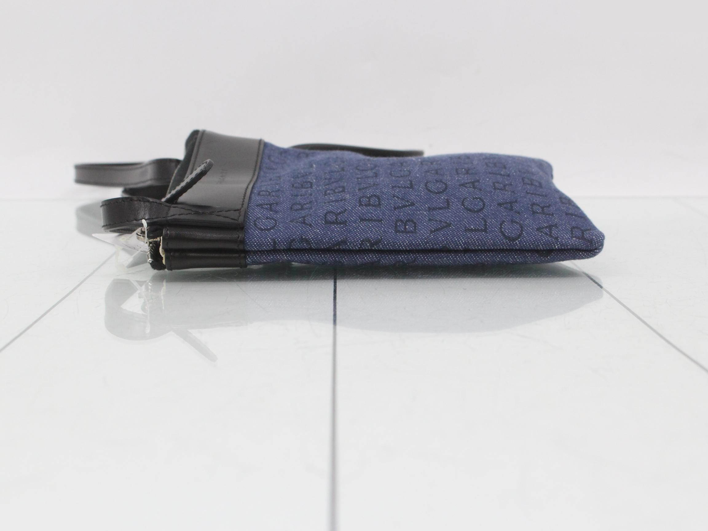 Logo Mania (Bag) - Shoulder Bag — view 4
