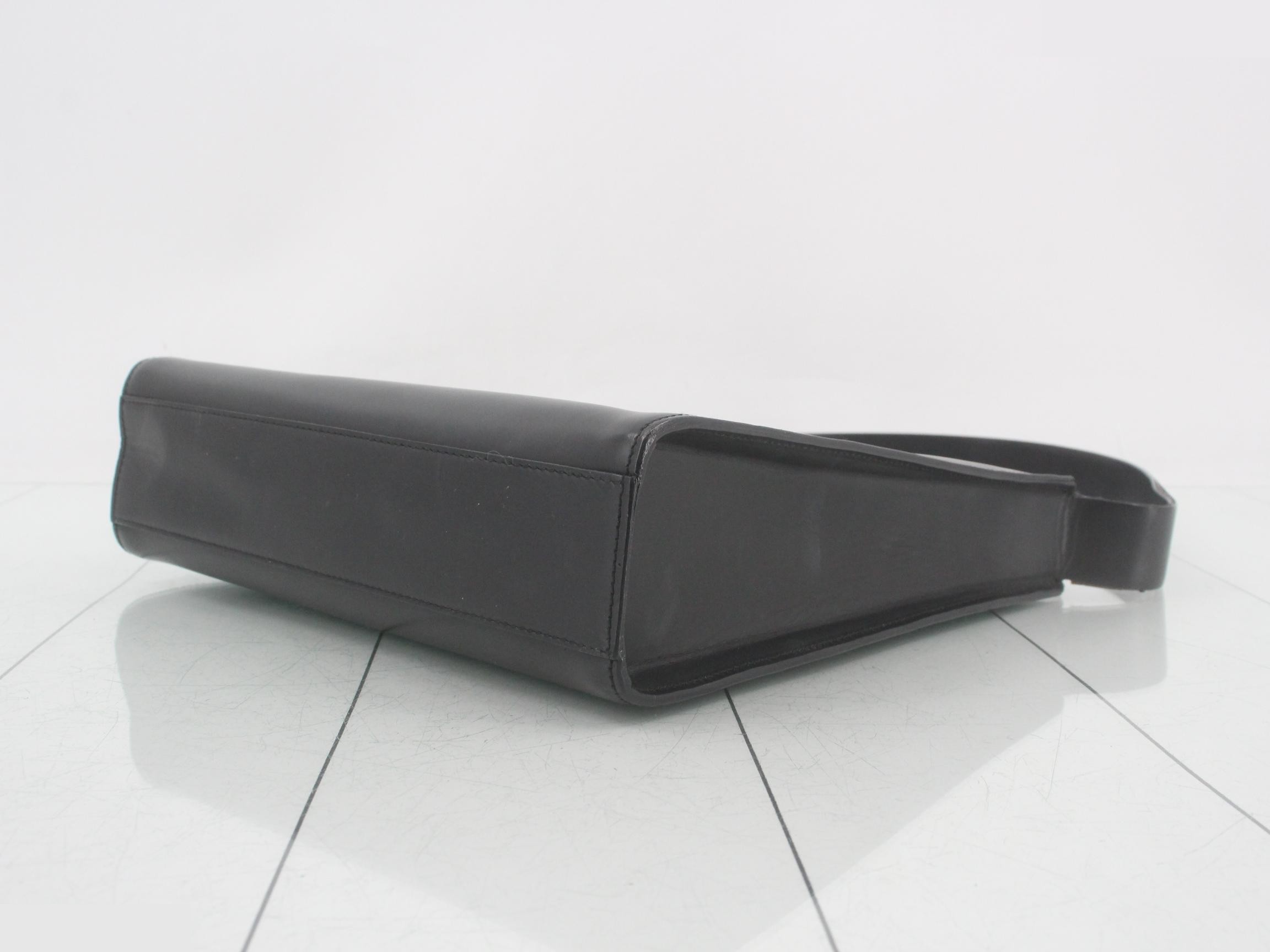 G Logo Leather One-Shoulder Bag — view 6