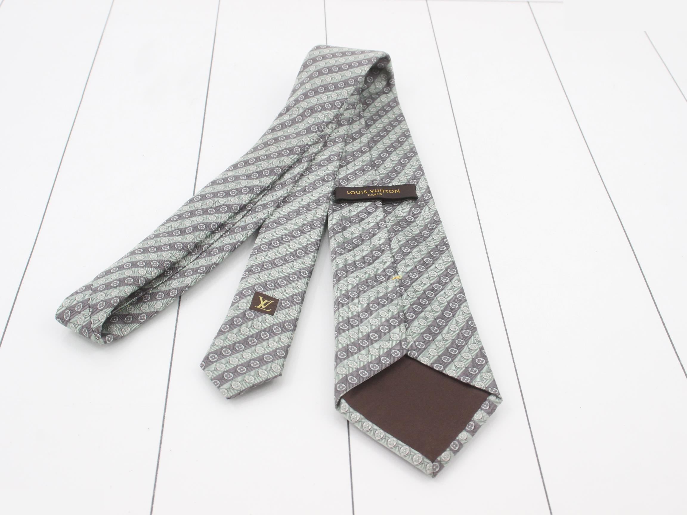 tie — view 2