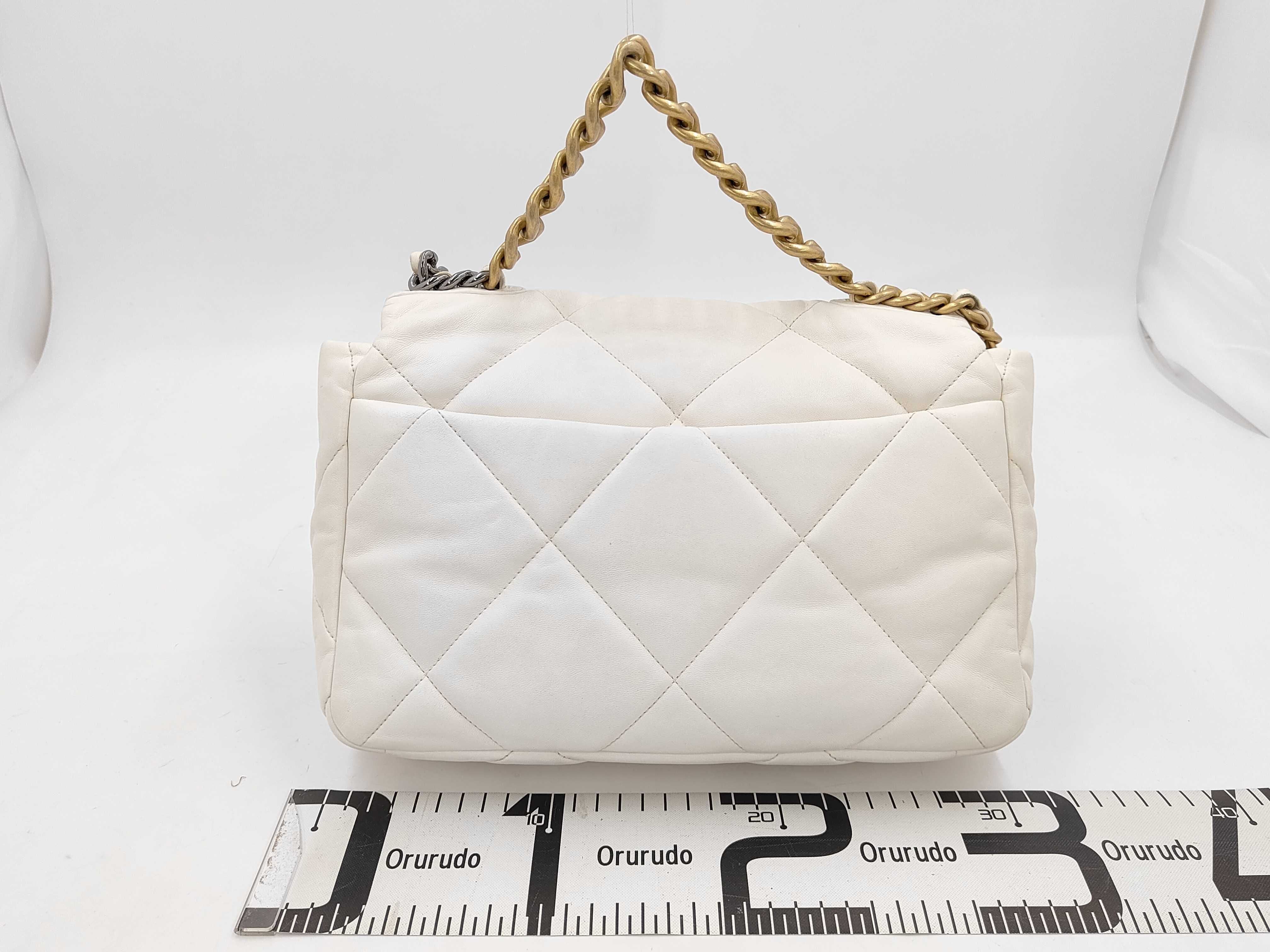 Channel 19 Bag Chain Bag Medium Size Shoulder Bag — view 2