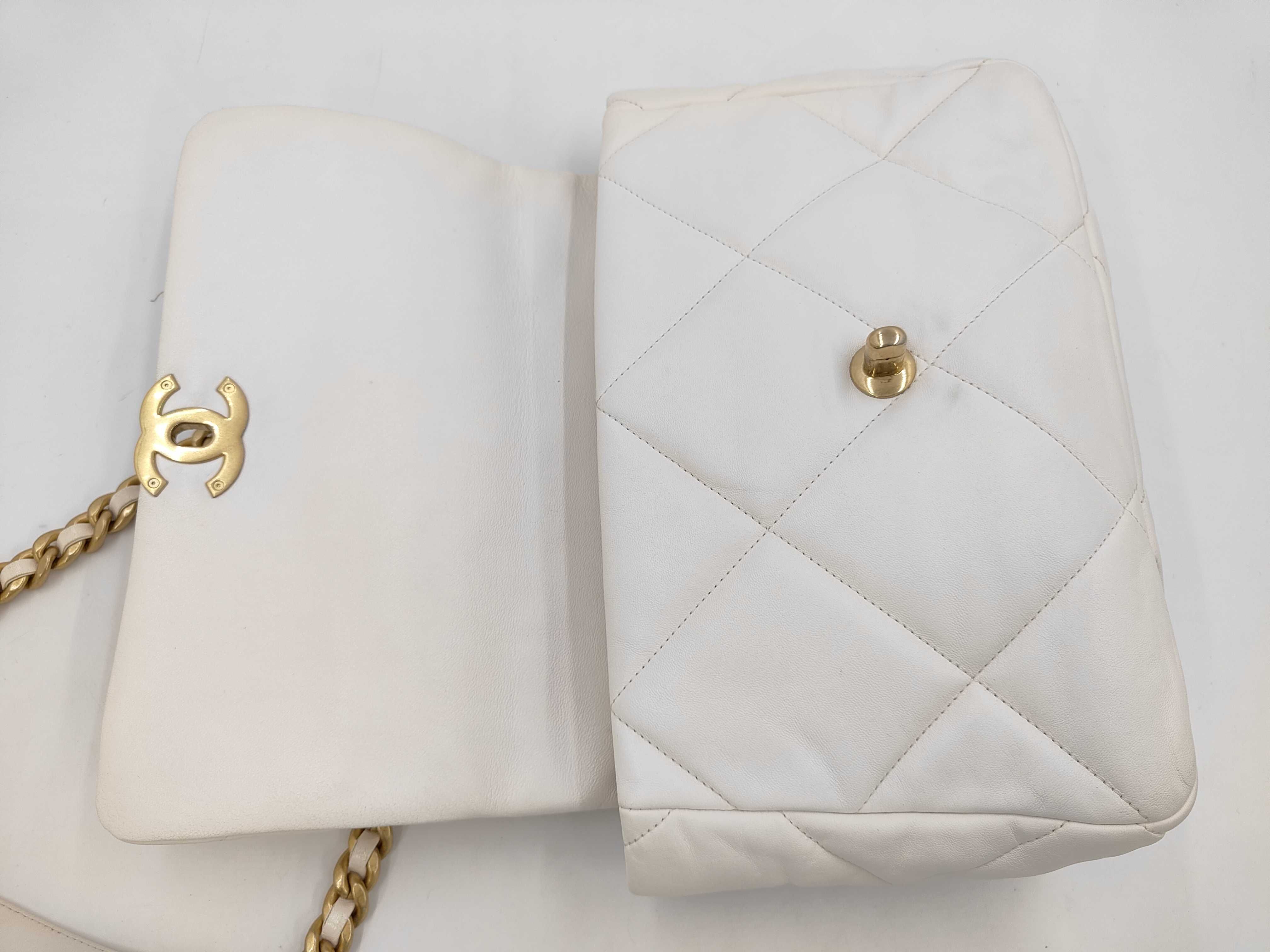 Channel 19 Bag Chain Bag Medium Size Shoulder Bag — view 9