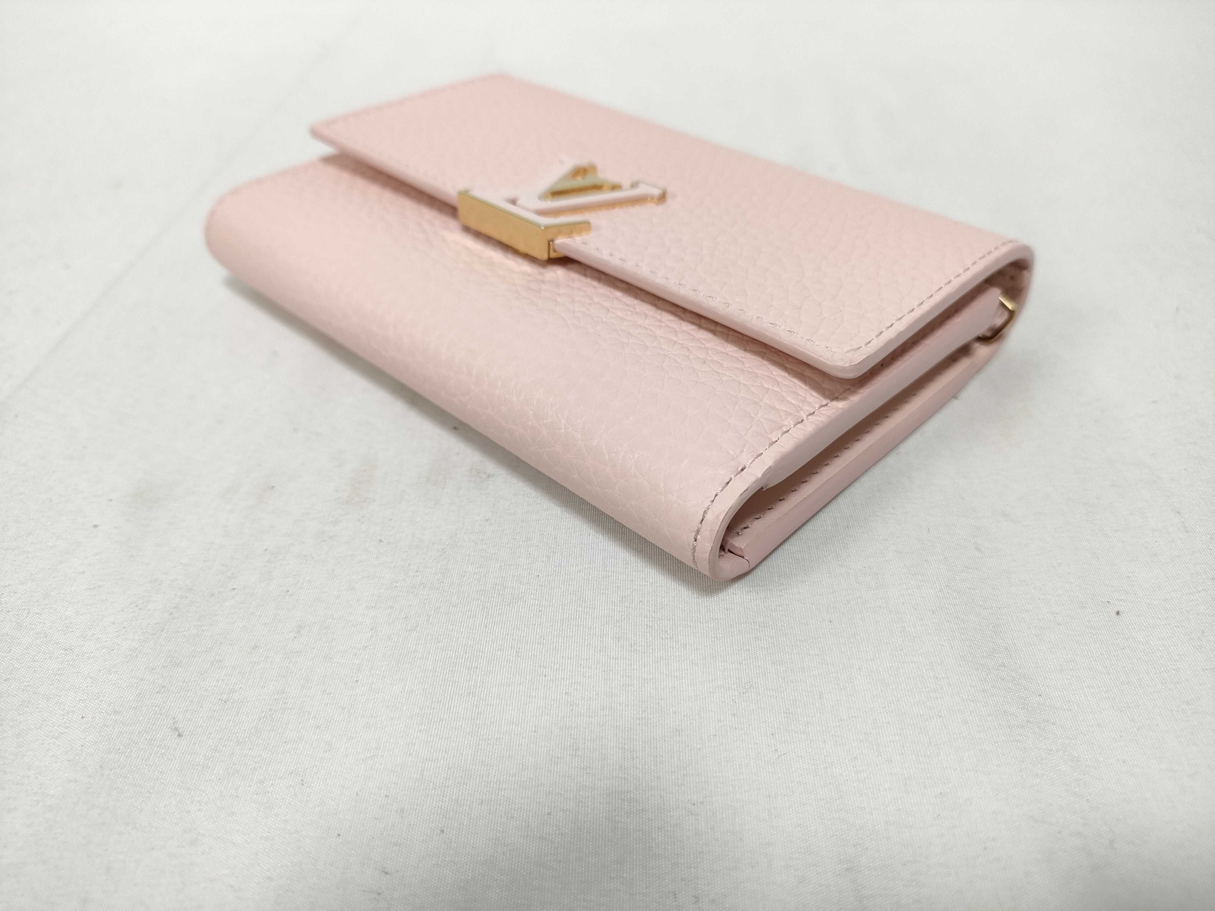 LV wallet — view 3