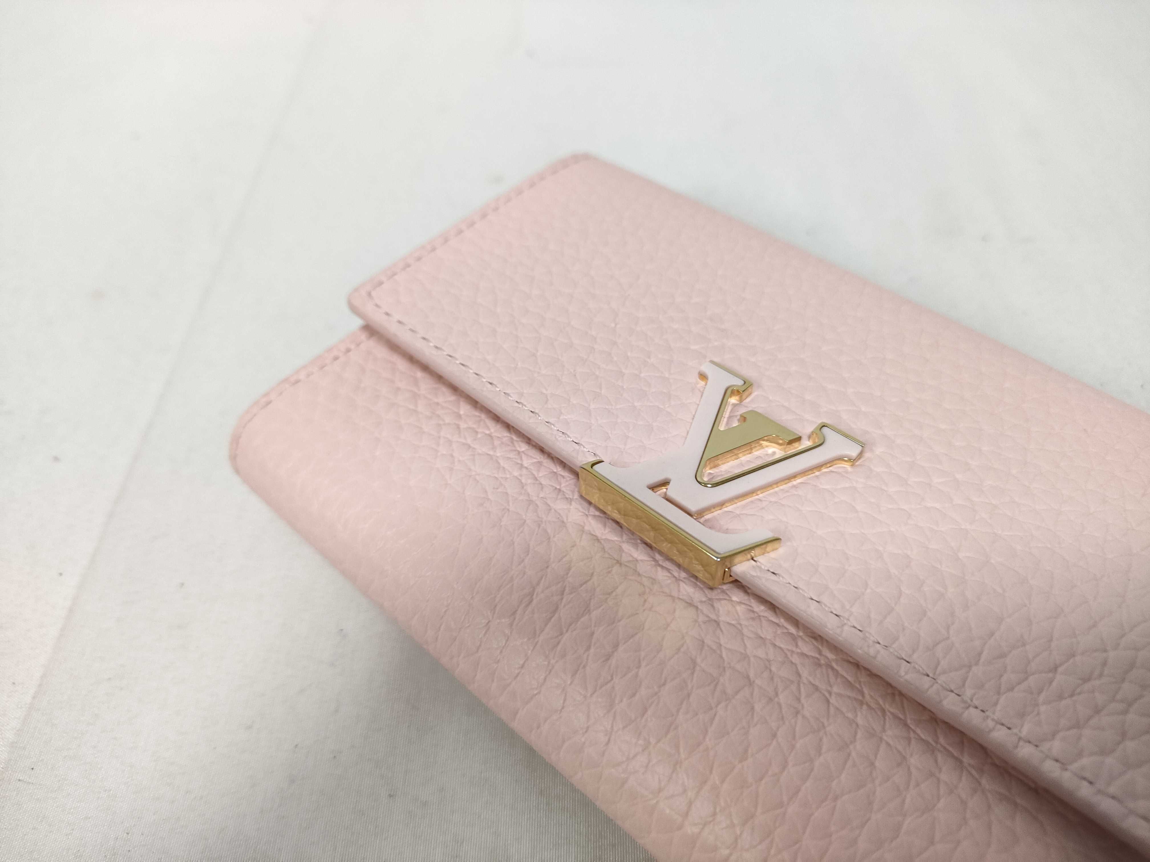 LV wallet — view 4