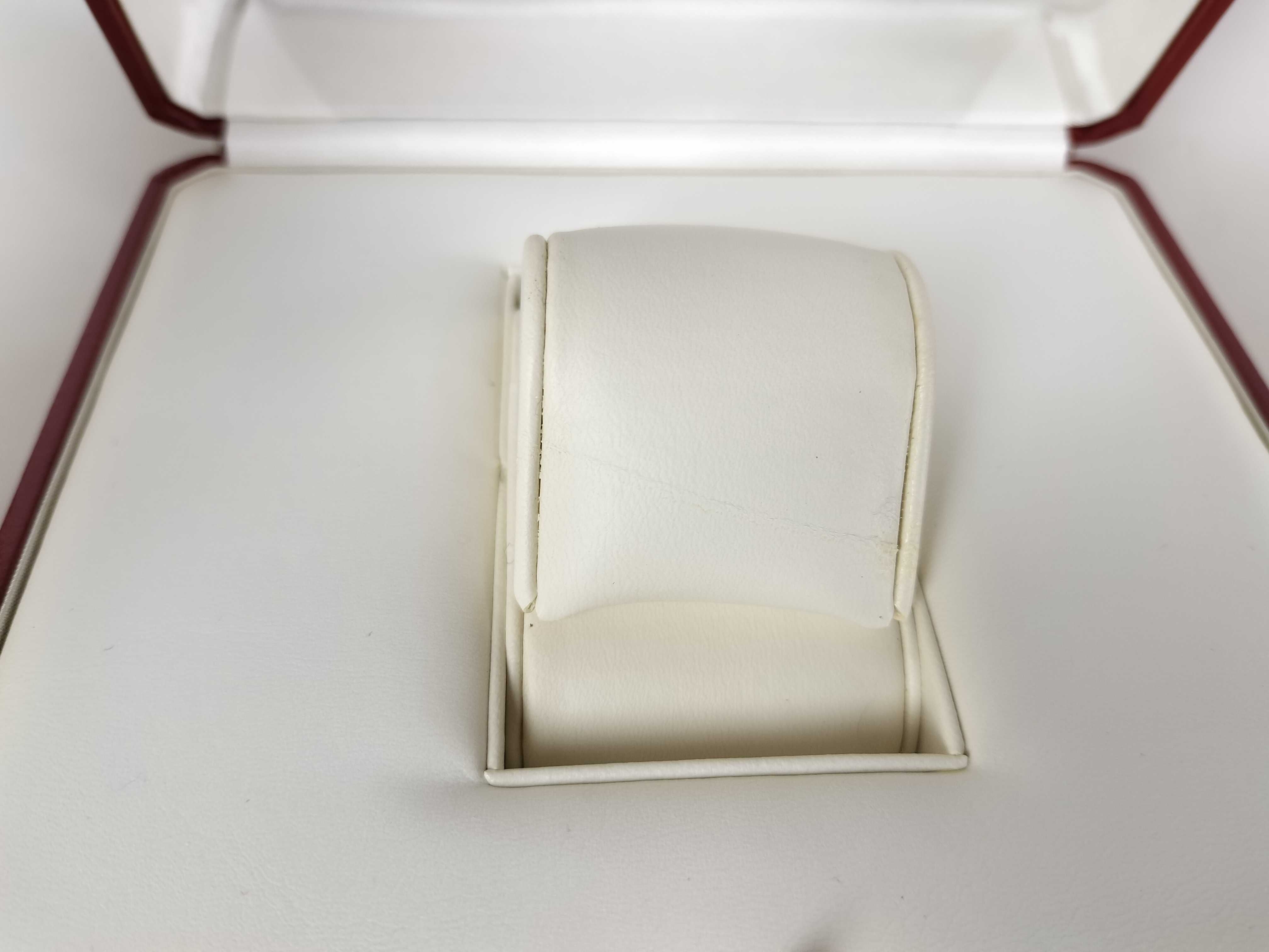 watch, box, and other accessories — view 5