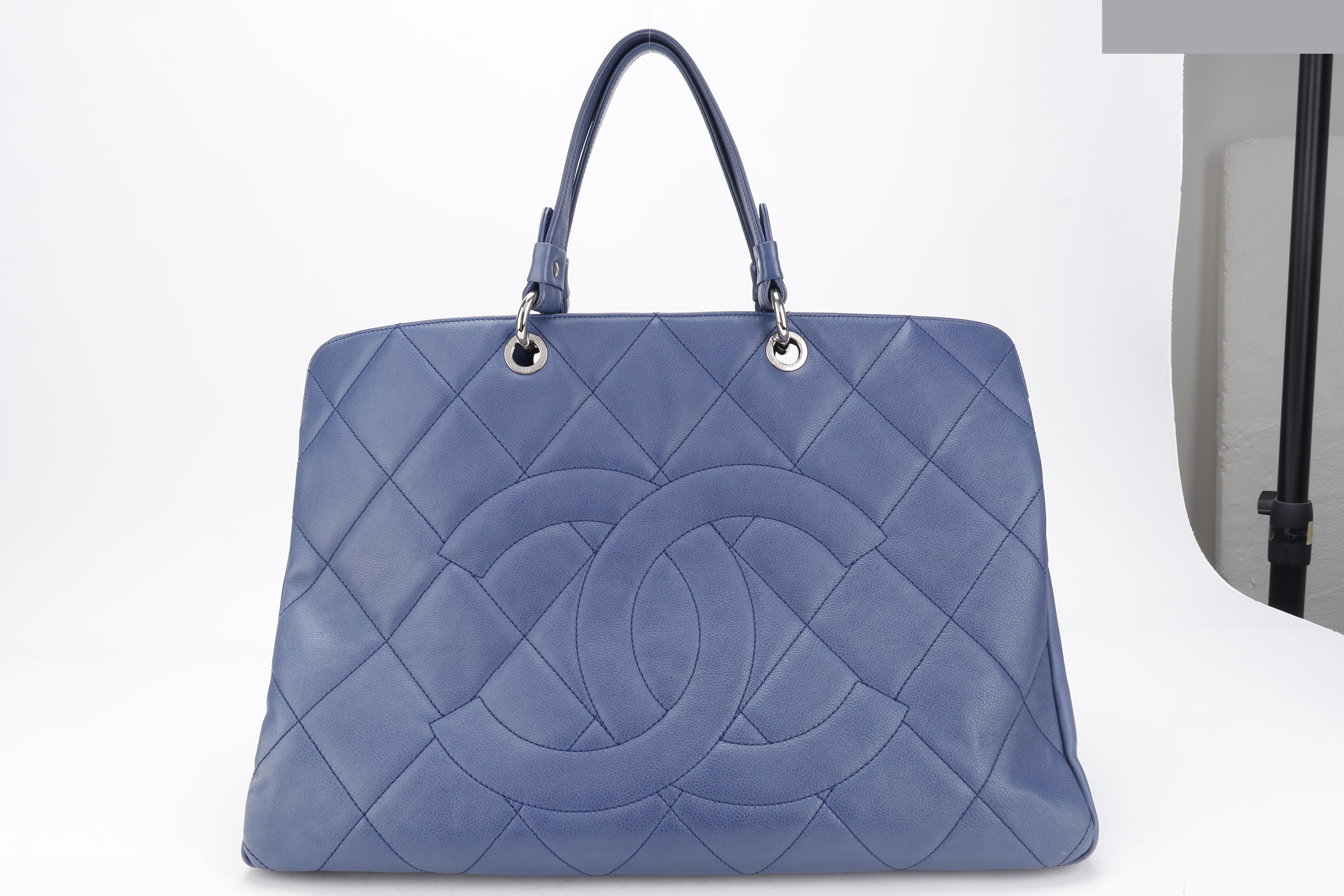 TIMELESS SOFT SHOPPER TOTE BLUE CAVIAR